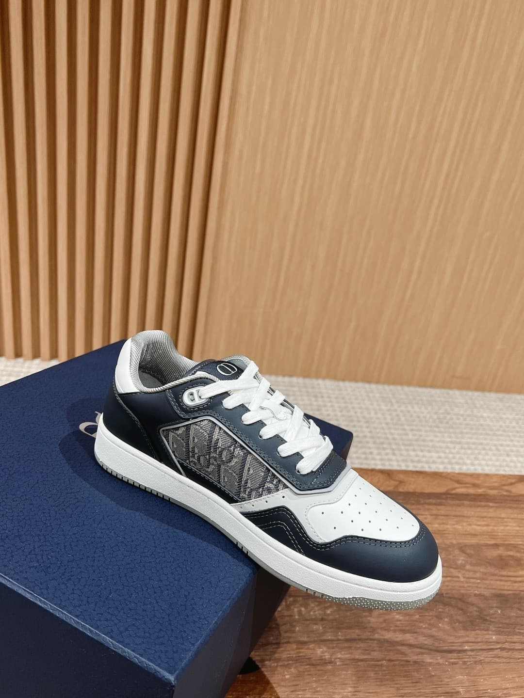 DR B27 sneaker