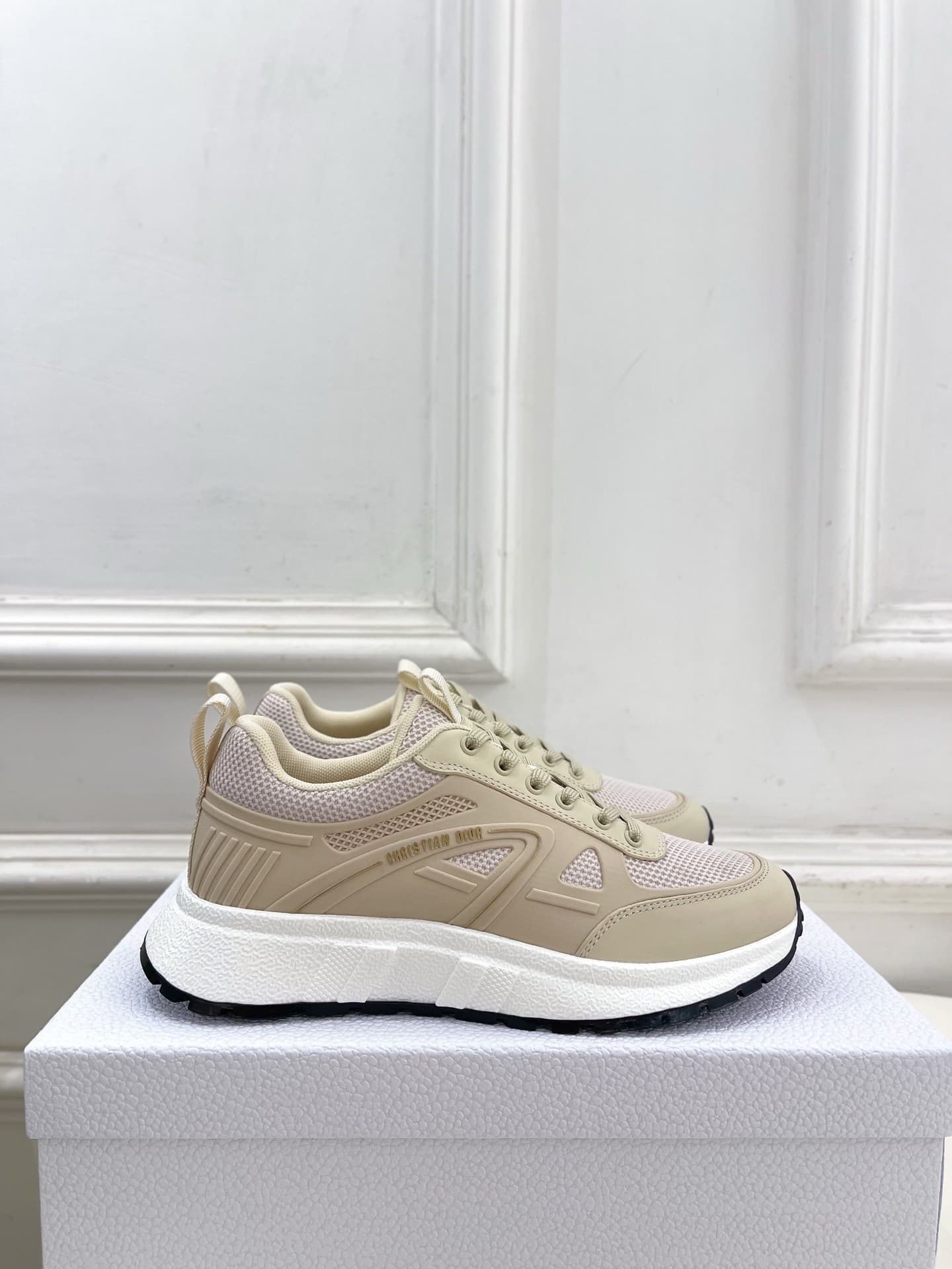 DR sneaker