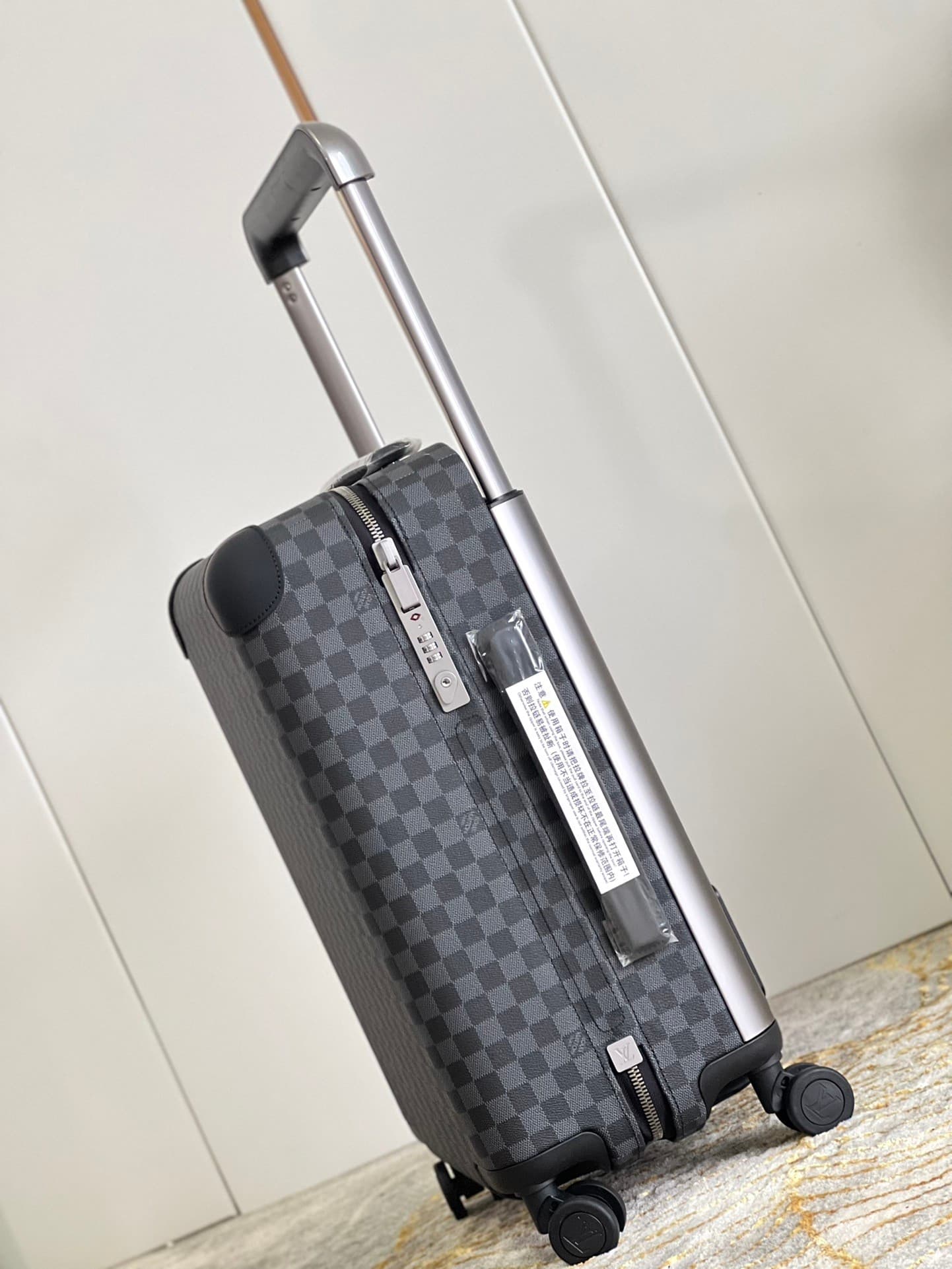 L X V Suitcase Size:55x38x21cm