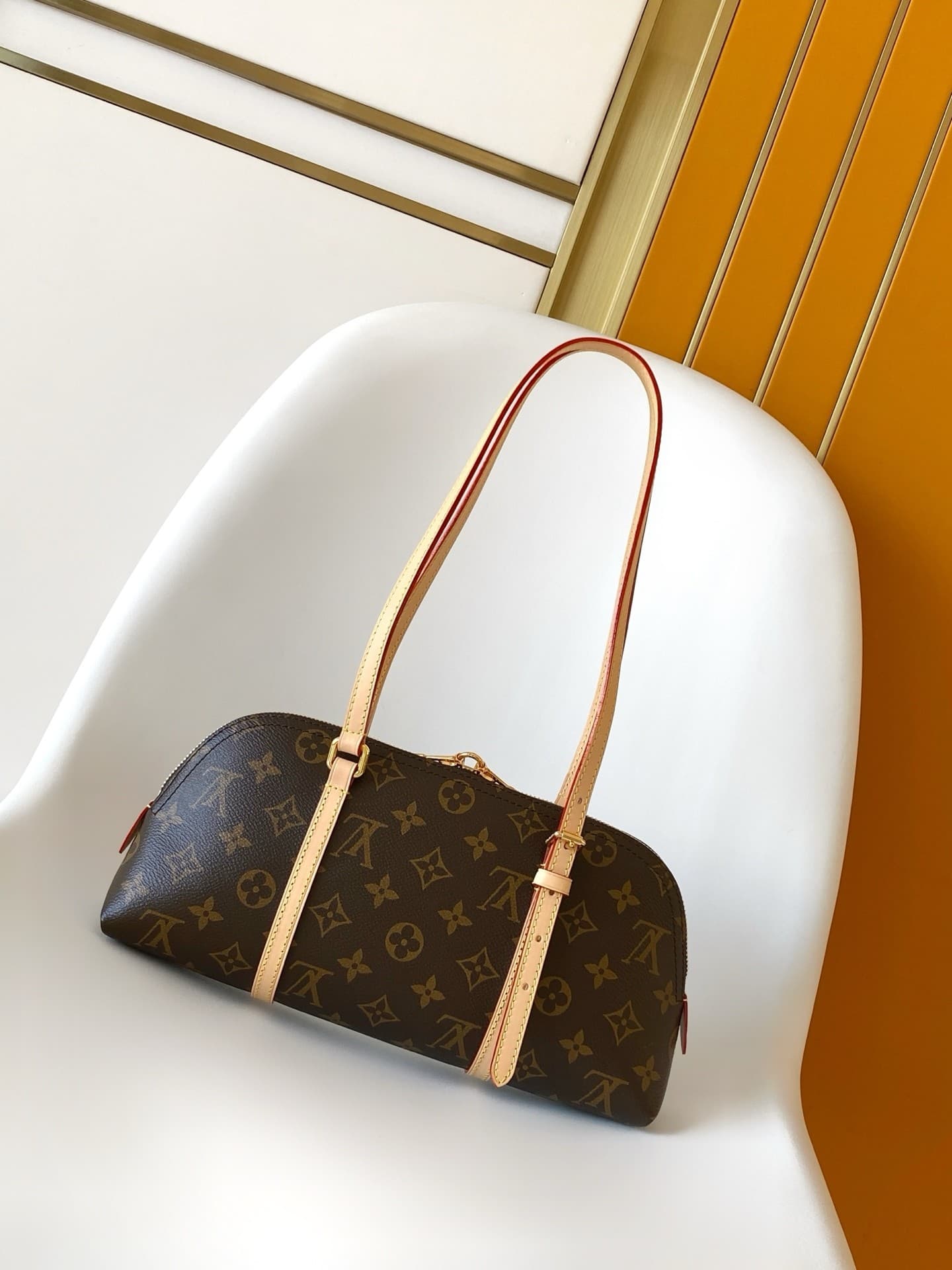 L X V SQUIRE EAST WEST M28953 Size:29x8.5x15cm