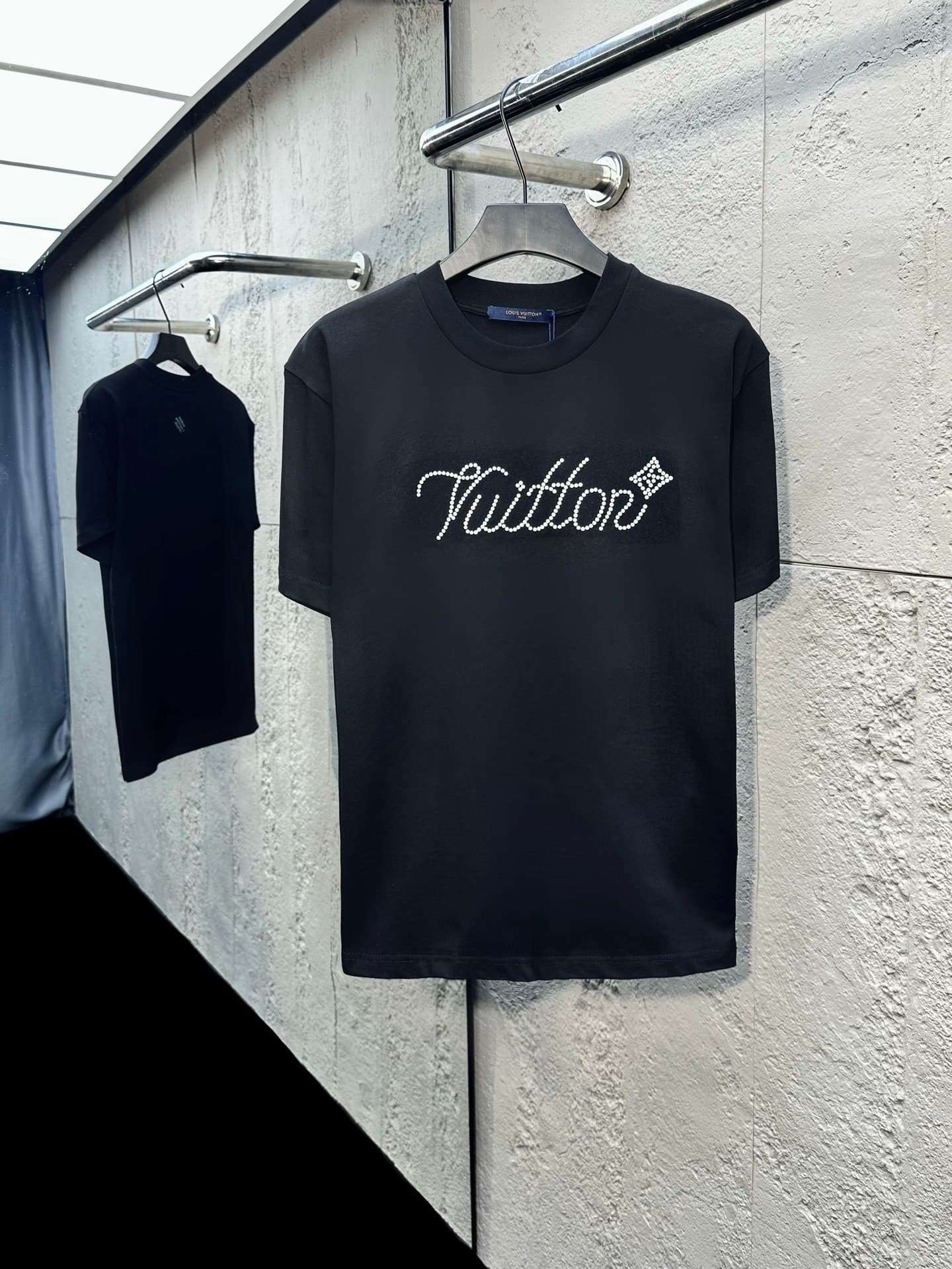 L X V T-shirt