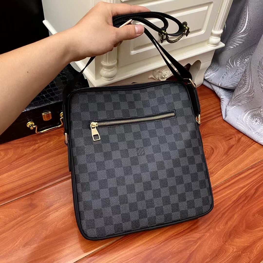 L X V Pochette Voyage 27x26x5cm