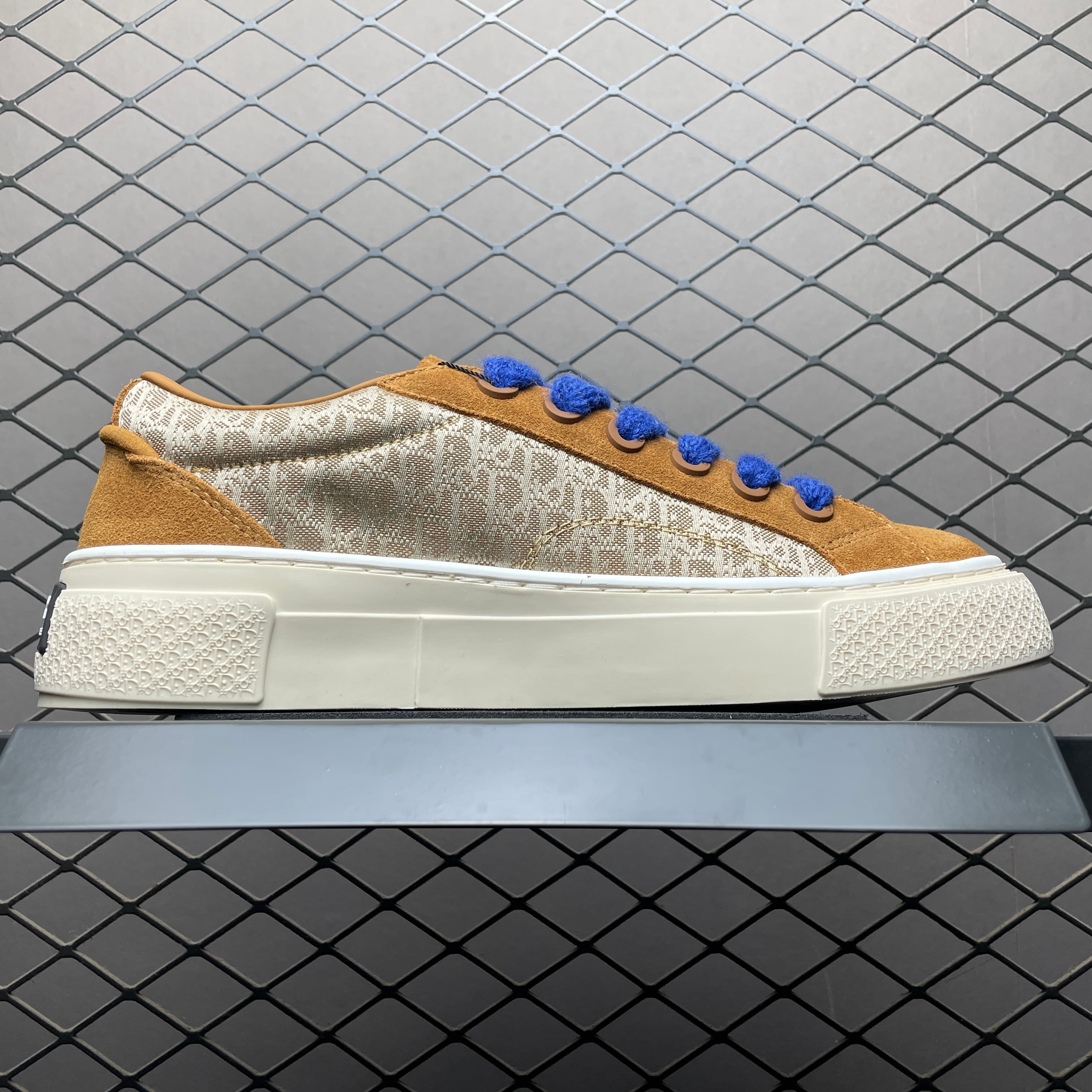 DR New B33 Sneaker