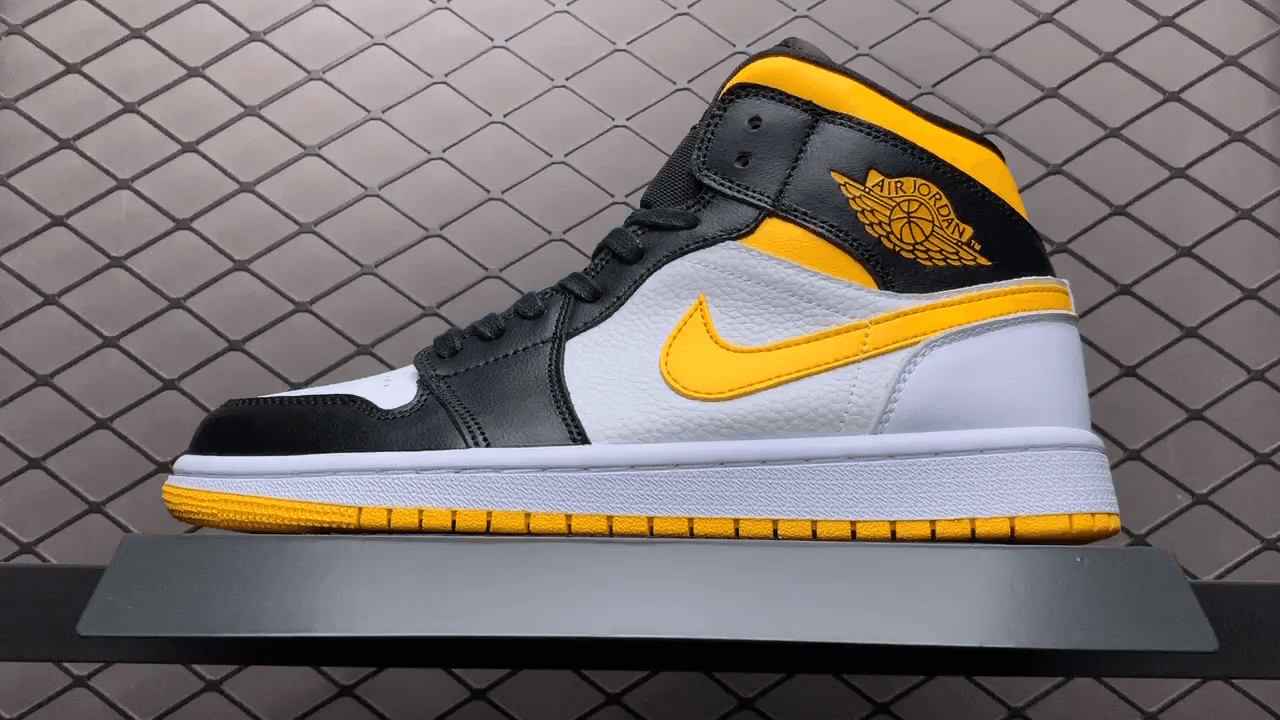 JRD1 Mid white black yellow CV5276-107