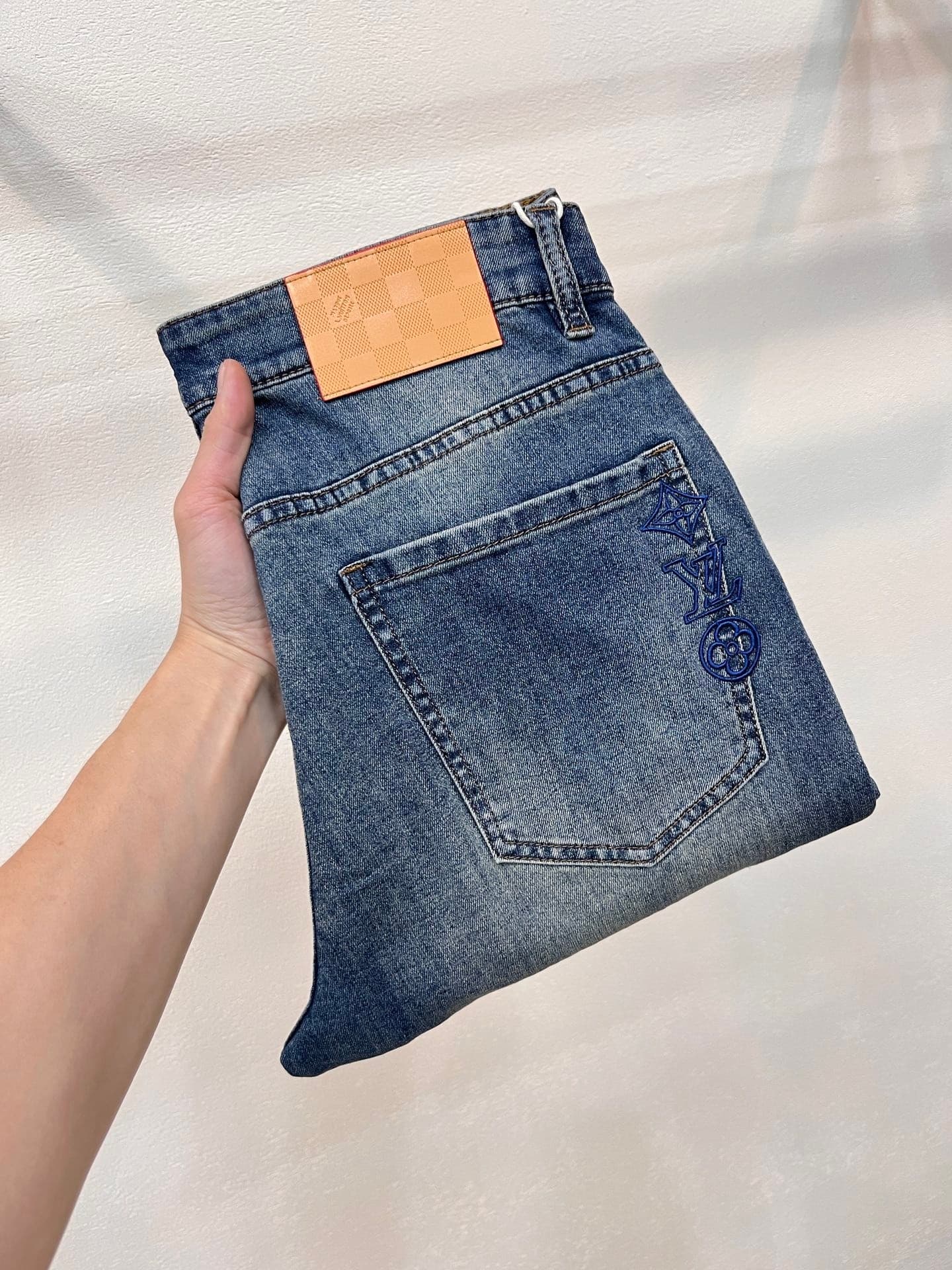 L X V Jeans