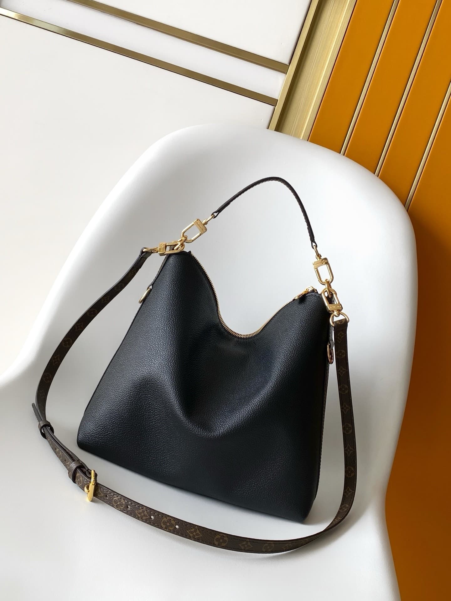L X V MULTIPASS M29195 Size:30x26x10cm