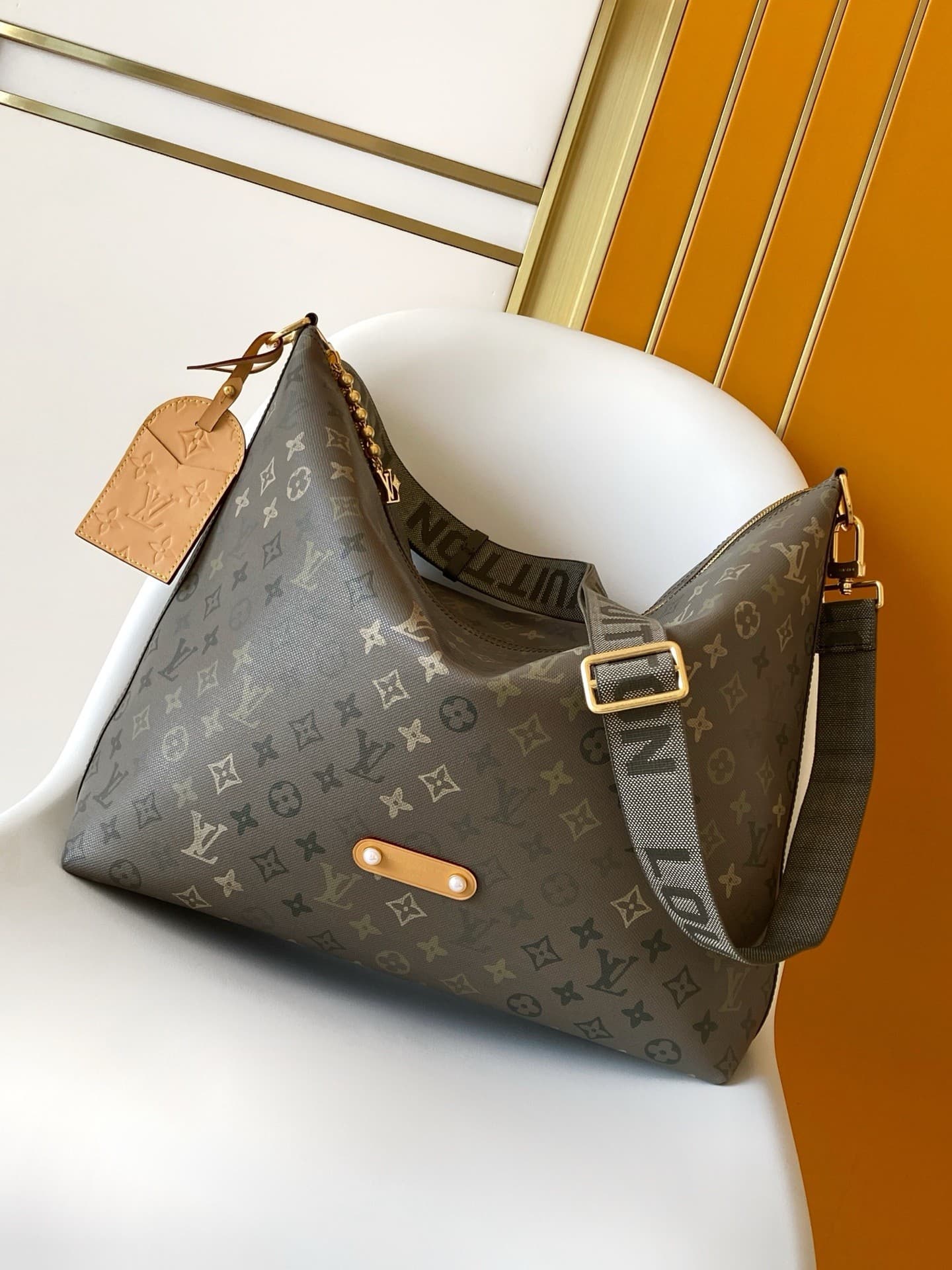 L X V Metis M27181 Size:48x36x12cm