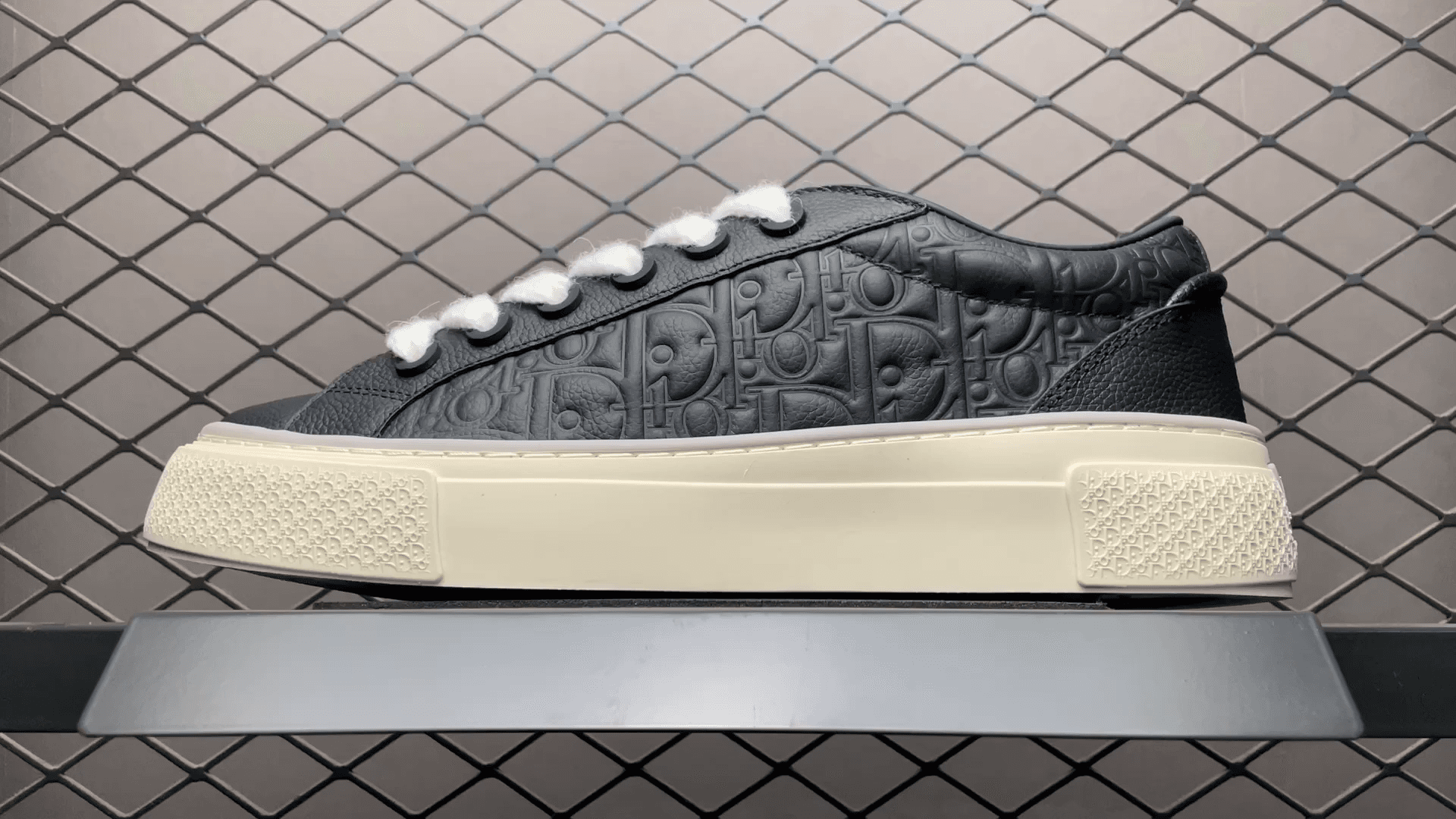 DR B33 Sneaker