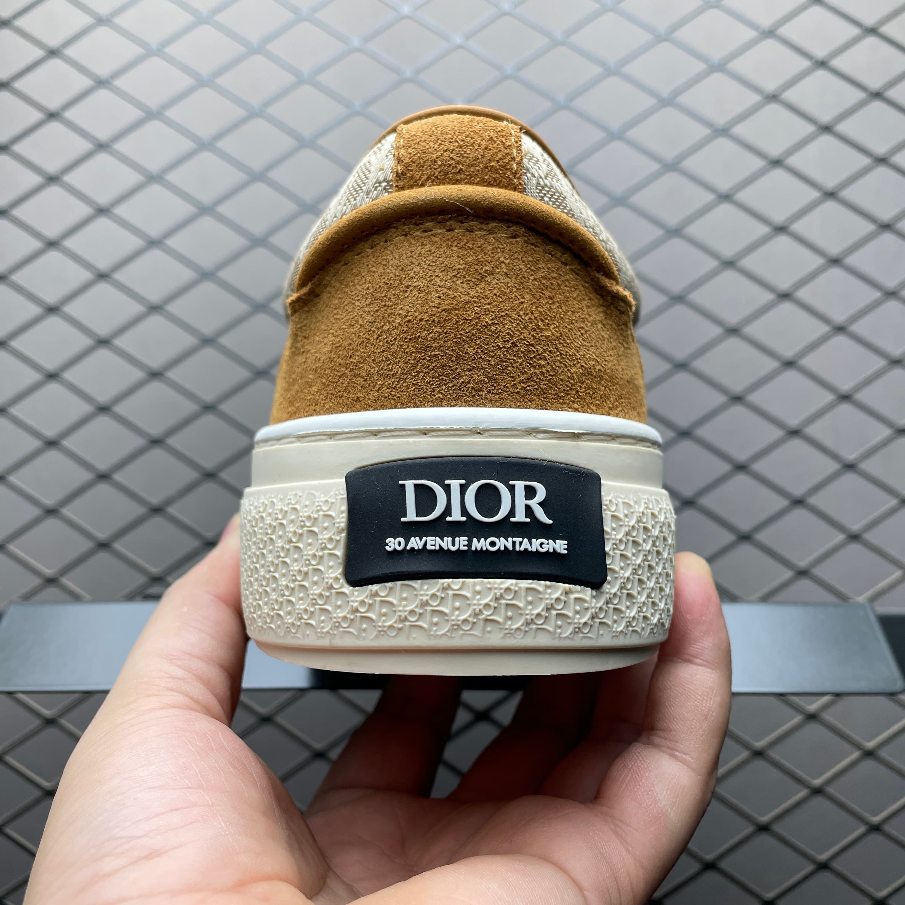 DR New B33 Sneaker