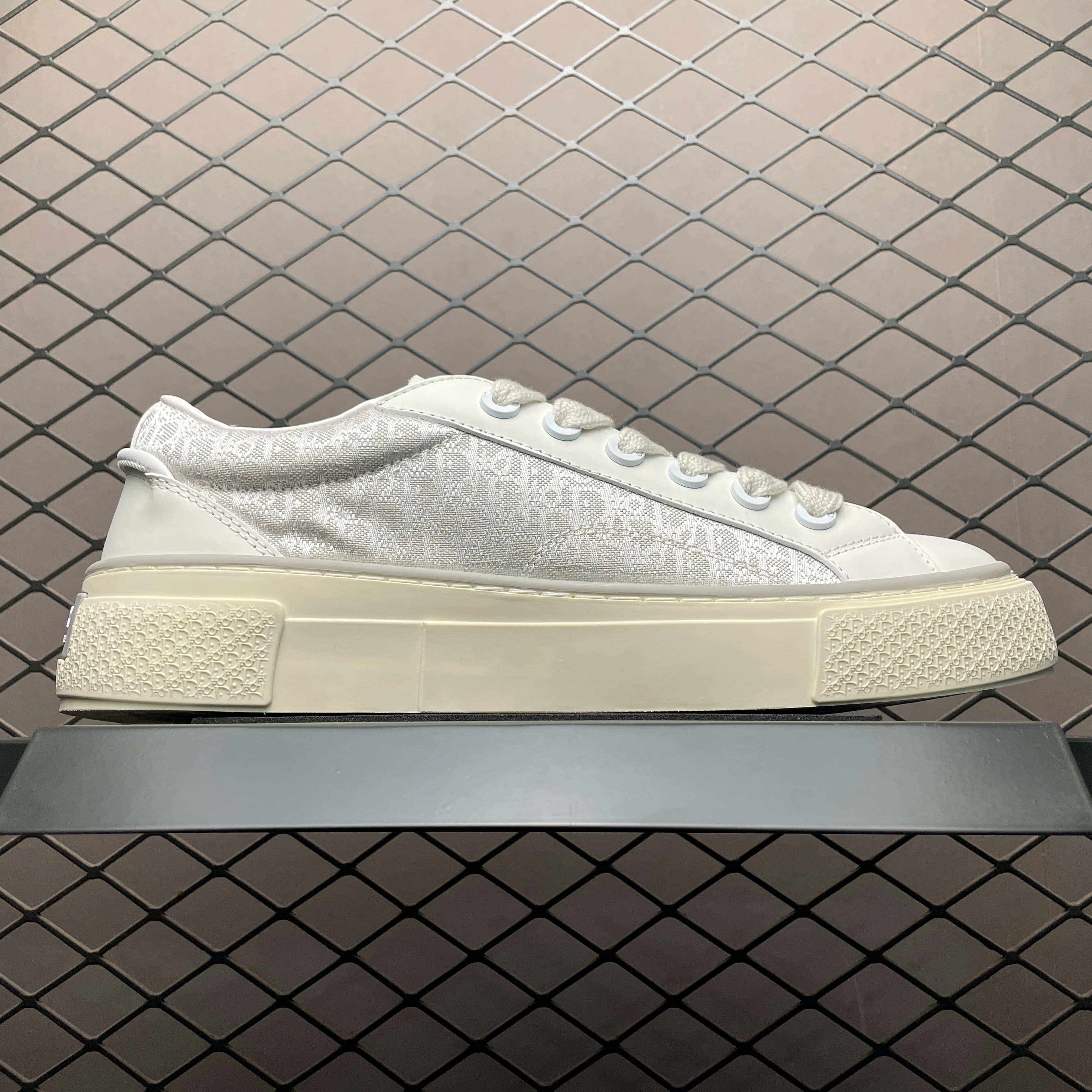DR x DT B33 Sneaker