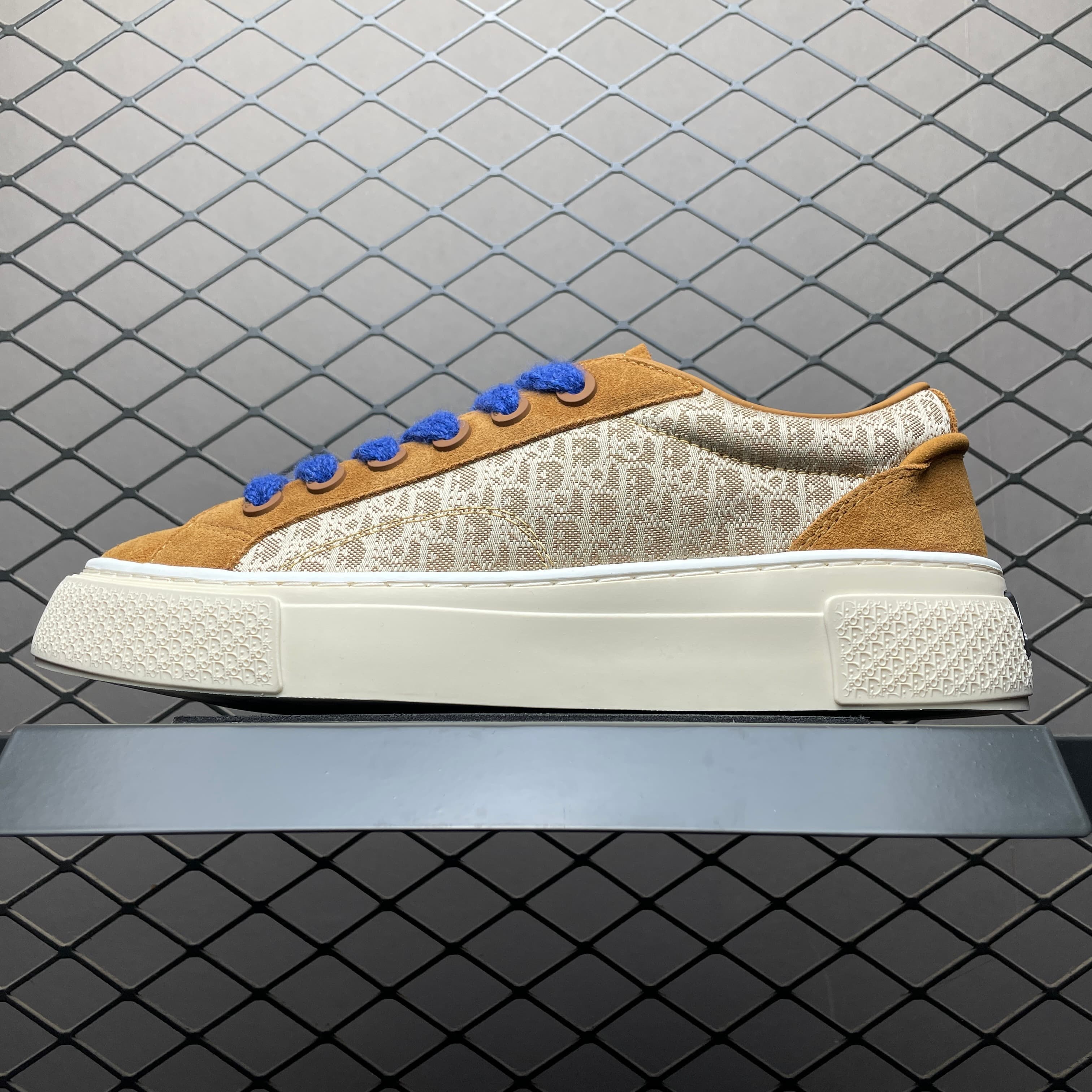 DR New B33 Sneaker