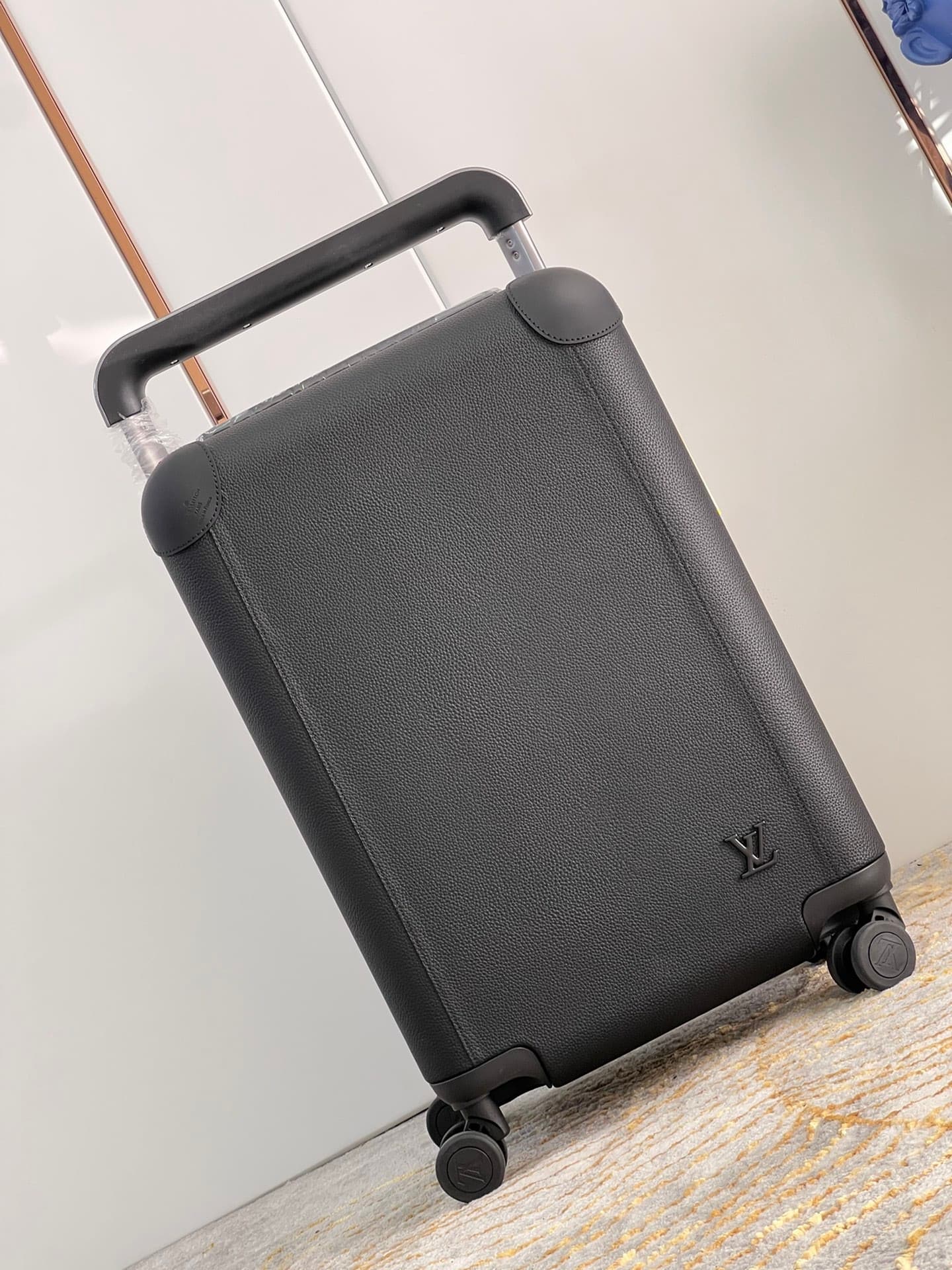 L X V Suitcase Size:55x38x21cm
