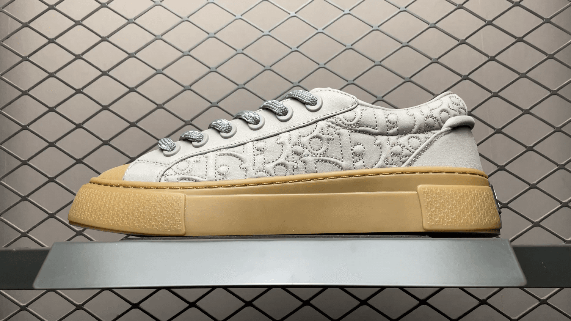 DR B33 Sneaker