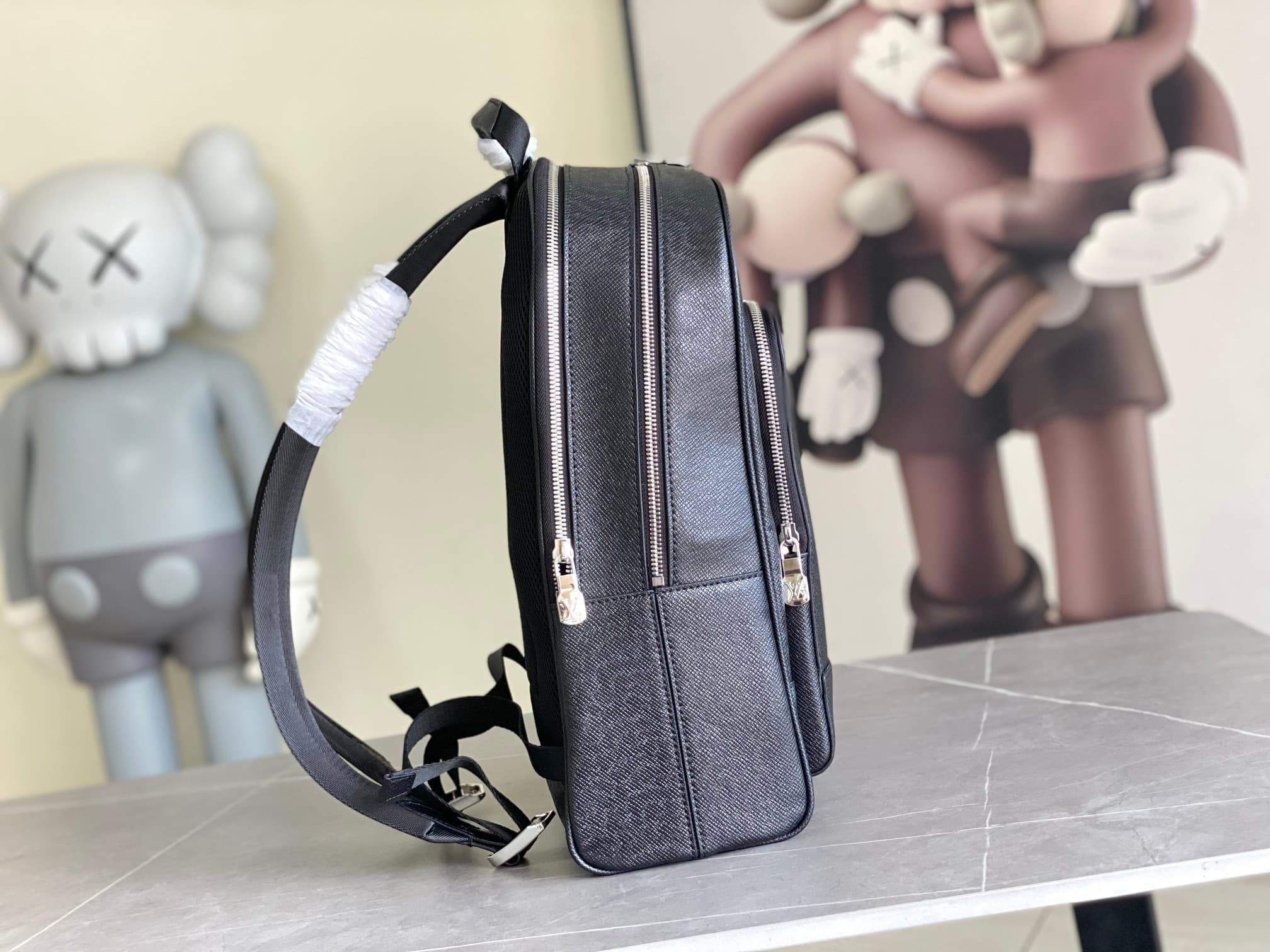 L X V Backpack M30857 40x31x15cm