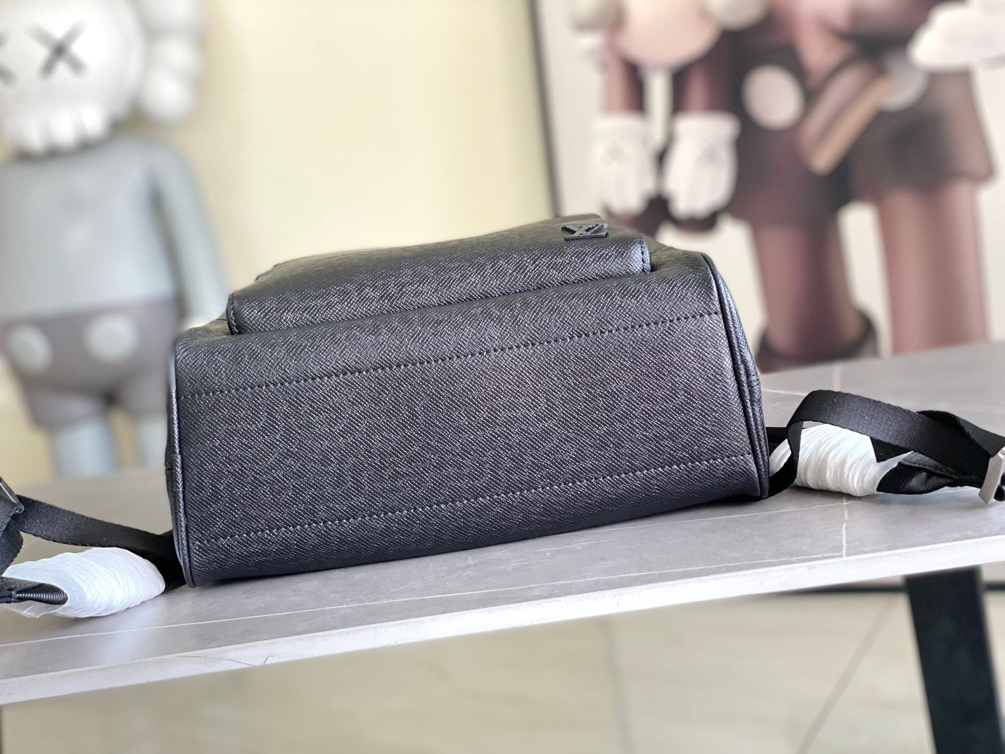 L X V Backpack M30857 40x31x15cm
