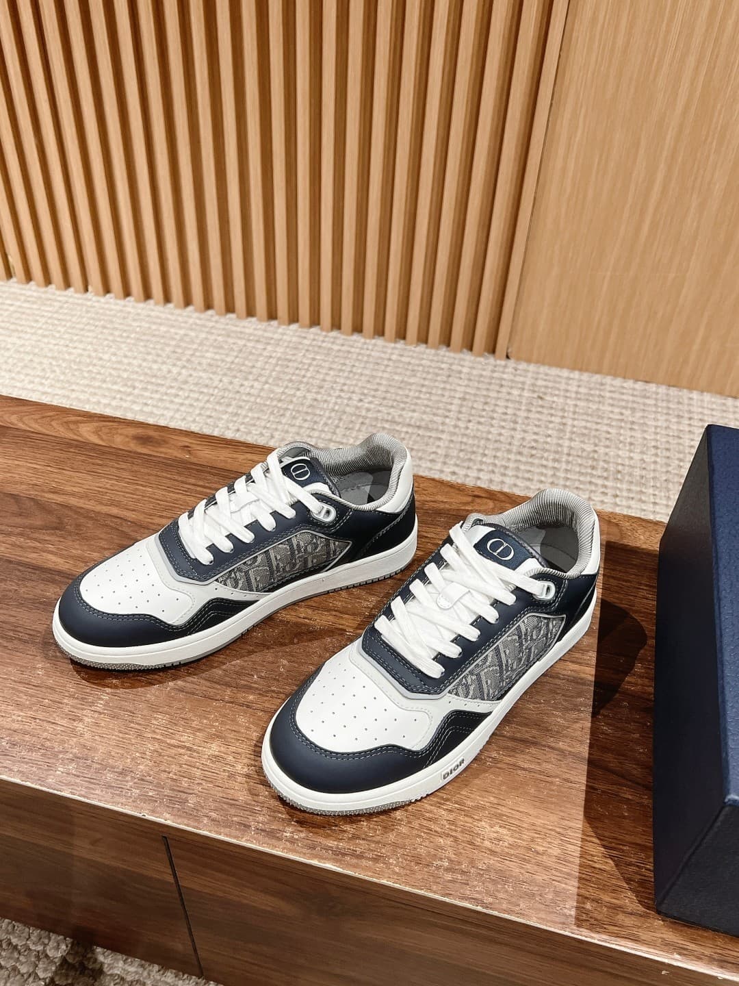 DR B27 sneaker