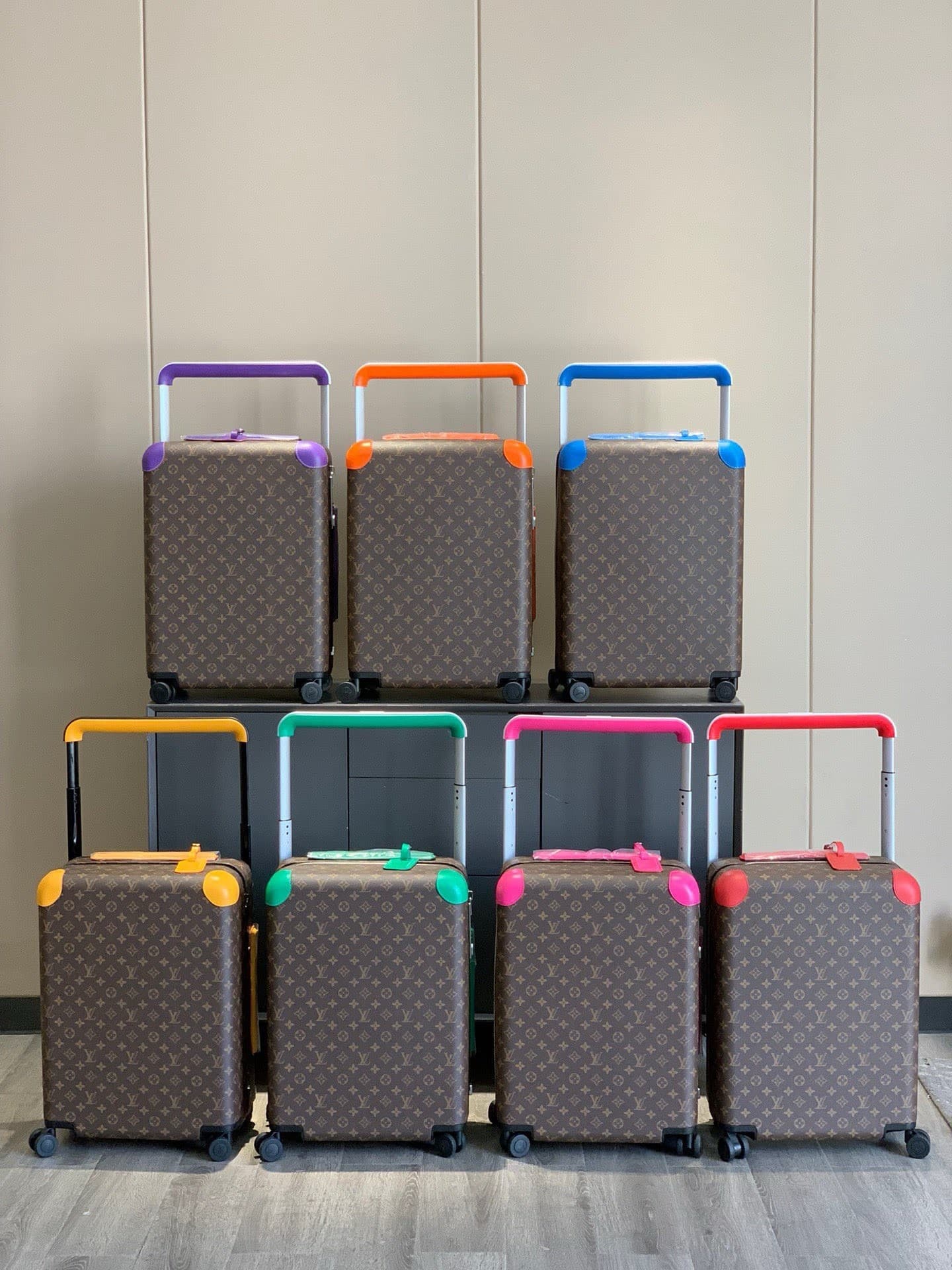 L X V Suitcase Size:55x38x21cm(Multiple colors)