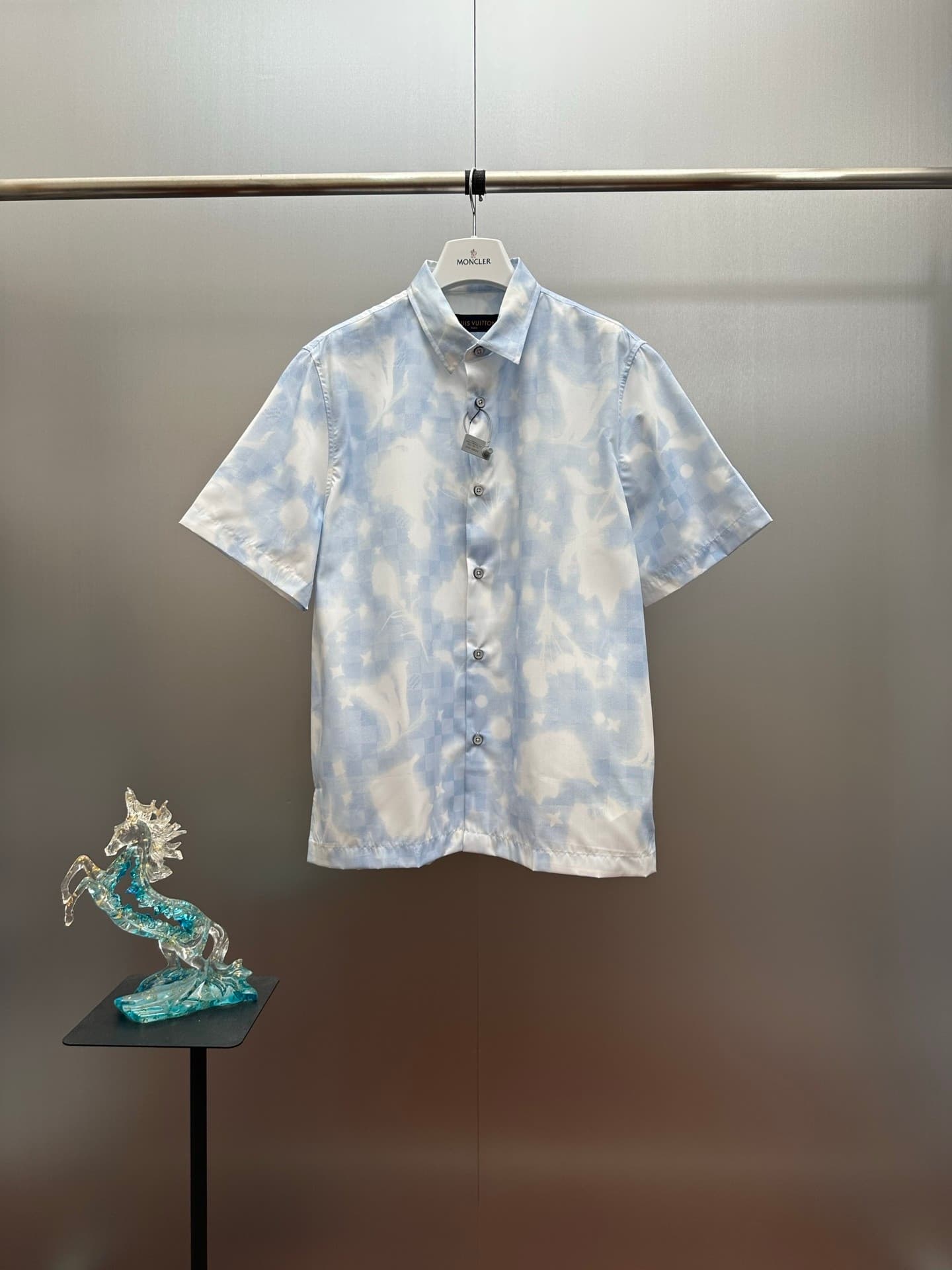 L X V Short sleeve shirt