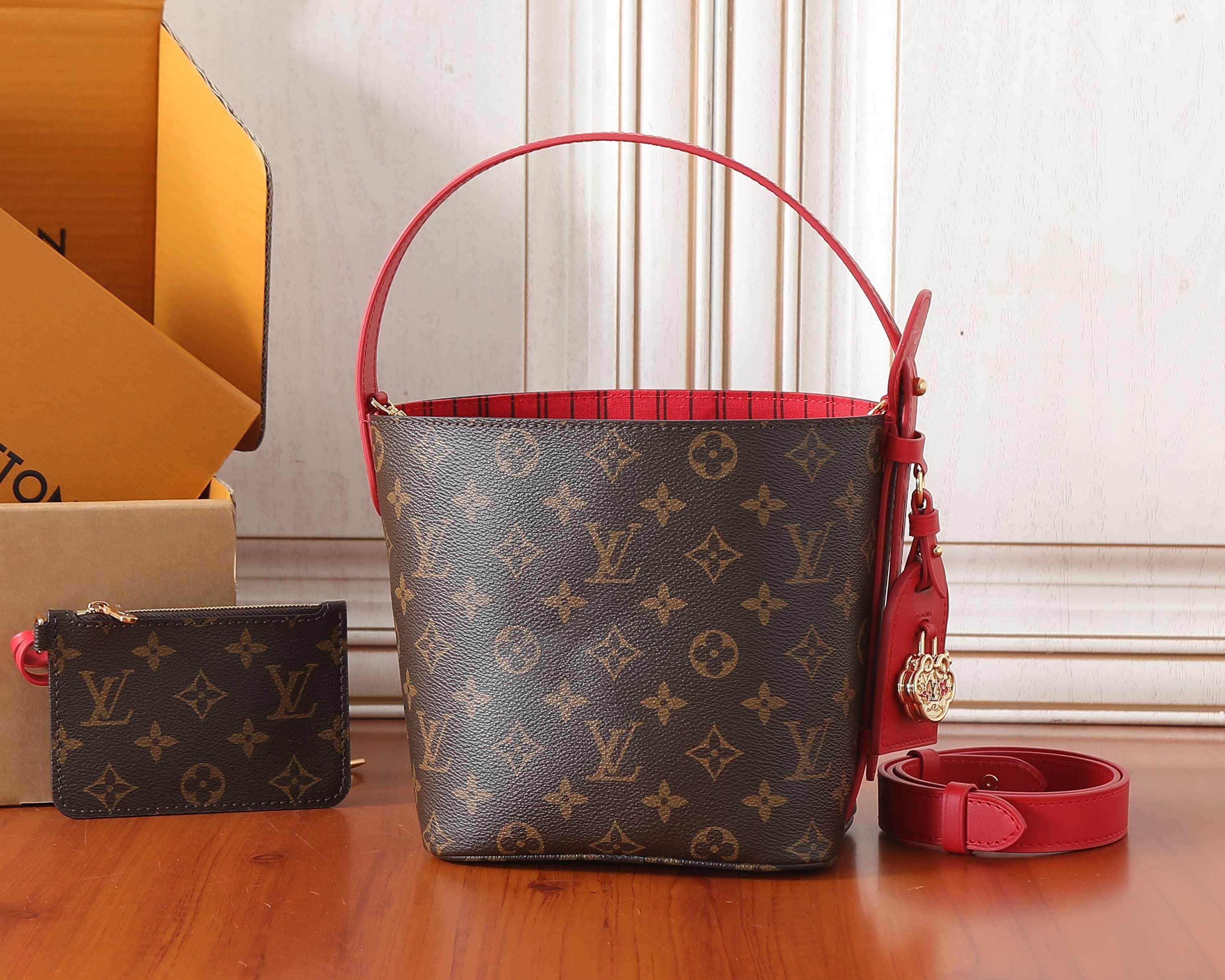 L X V ALL-IN BB M28317 Size:16x18x12cm