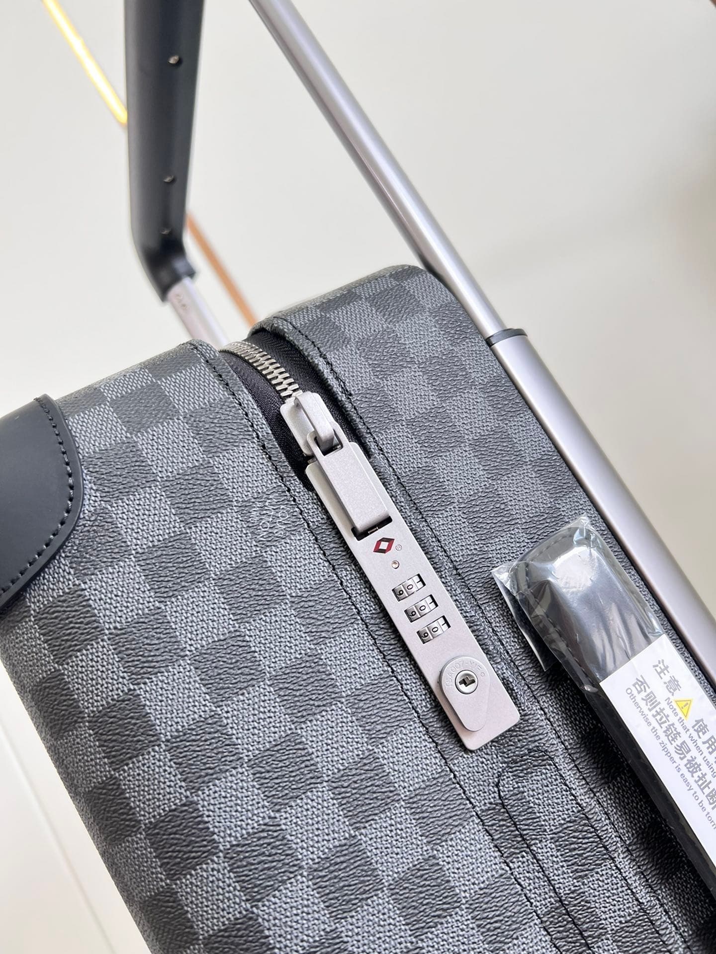 L X V Suitcase Size:55x38x21cm
