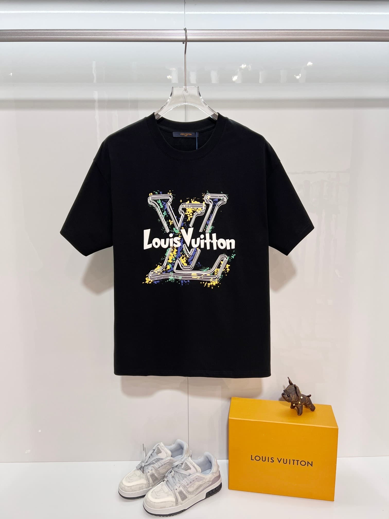 L X V T-shirt