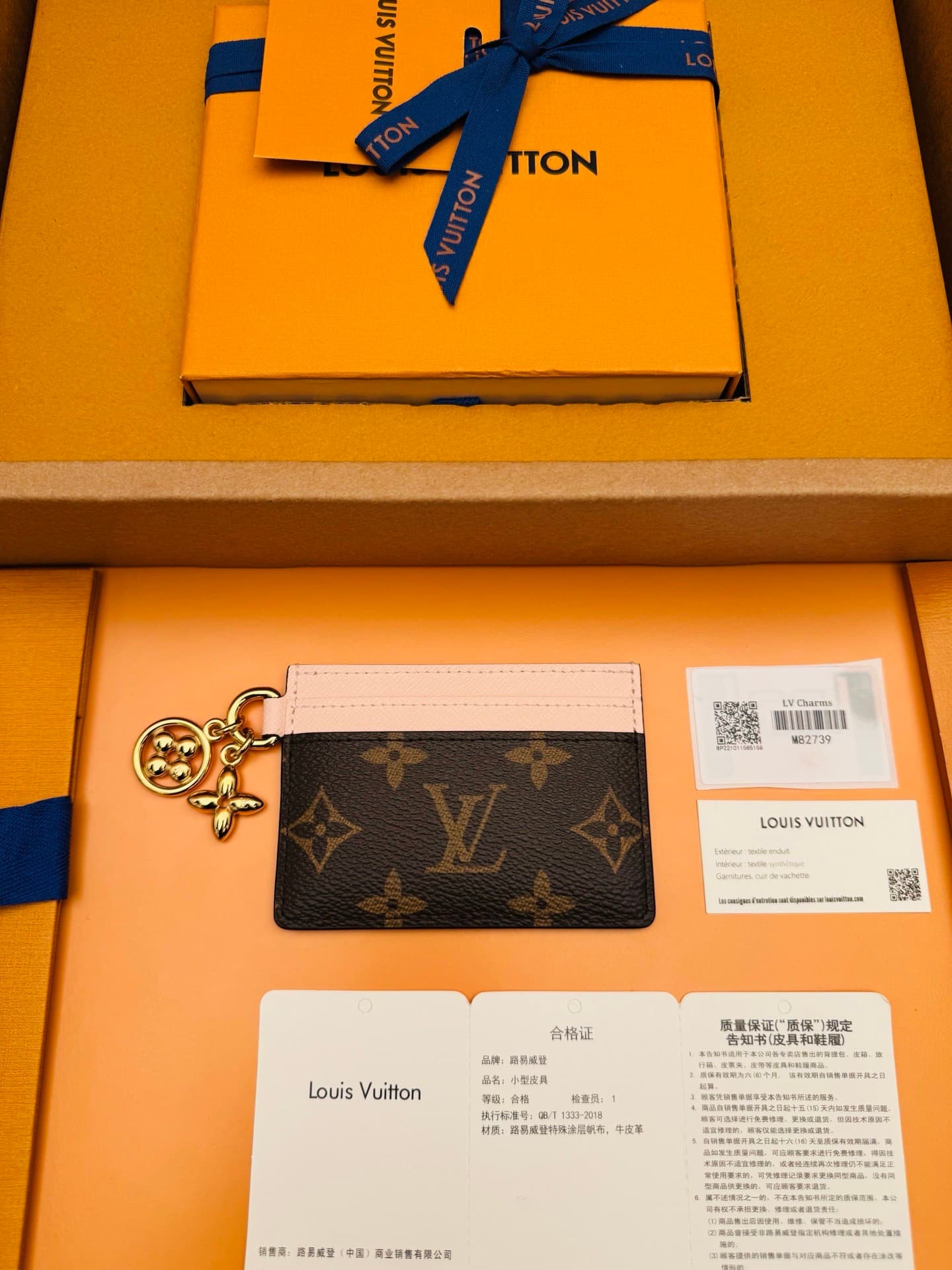 L X V CARD HOLDER M82739 Size:10.2x7.3x0.3CM