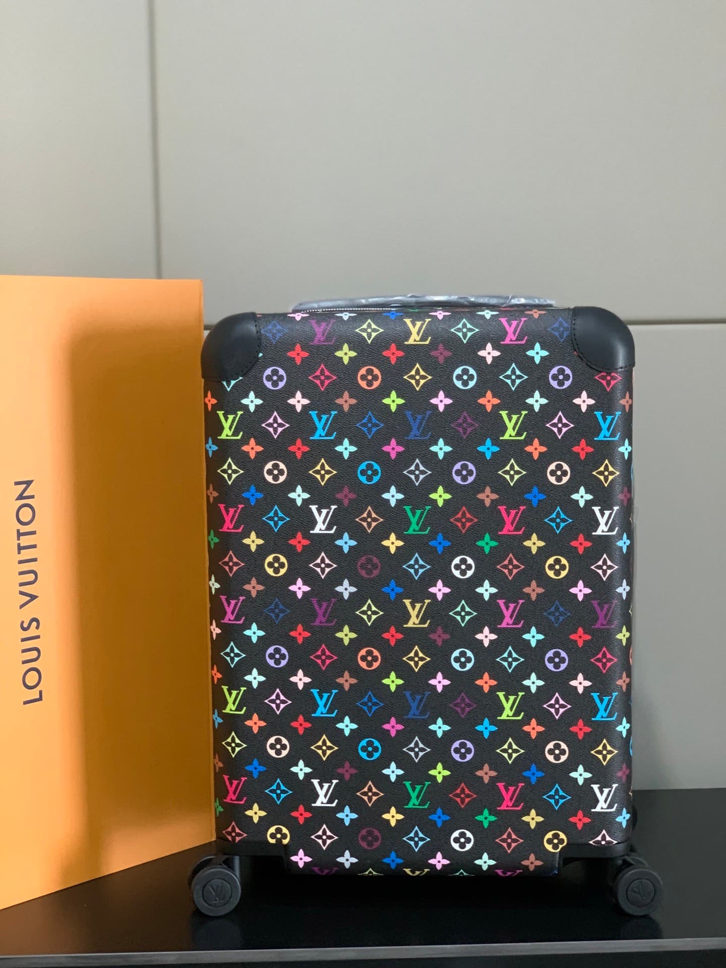 L X V Suitcase Size:55x38x21cm