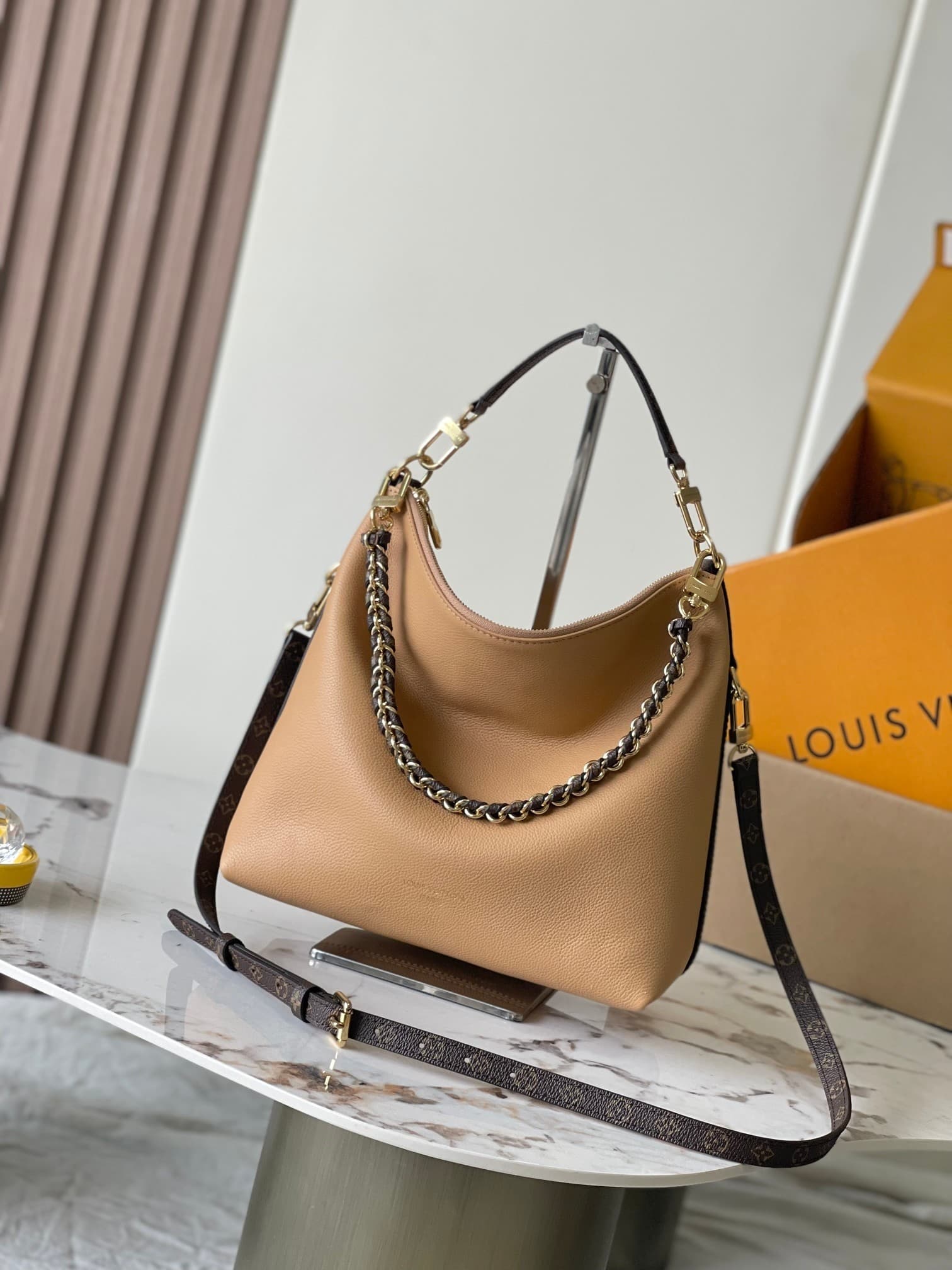 L X V MULTIPASS M28029 Size:30x26x10cm