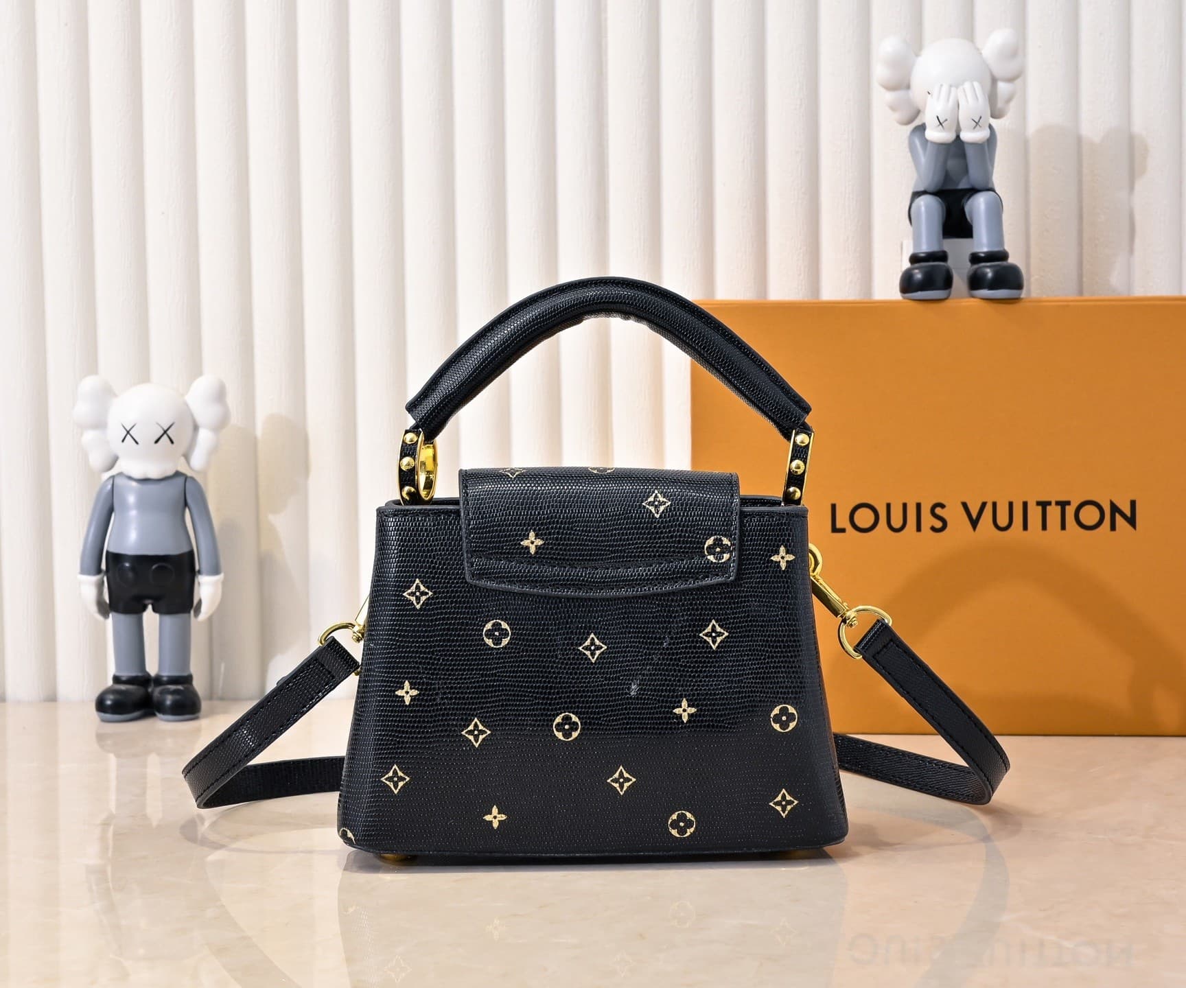 L X V Capucines M59939 Size:21x14x8cm