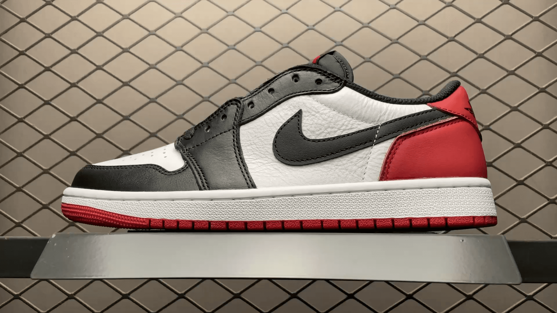 JRD 1 Low Black Toe CZ0790-106