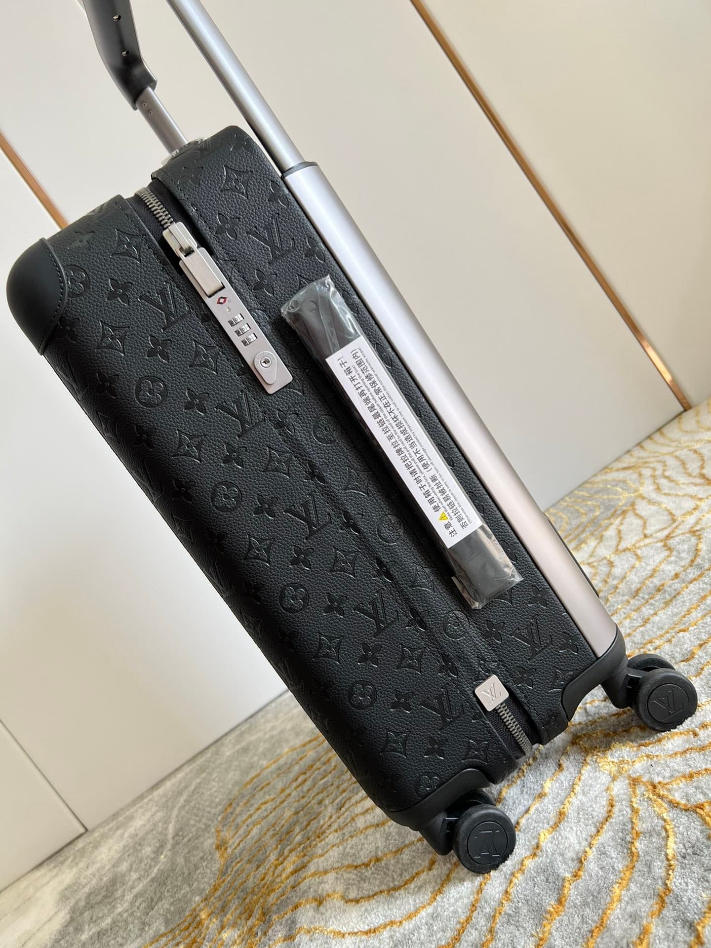 L X V Suitcase Size:55x38x21cm