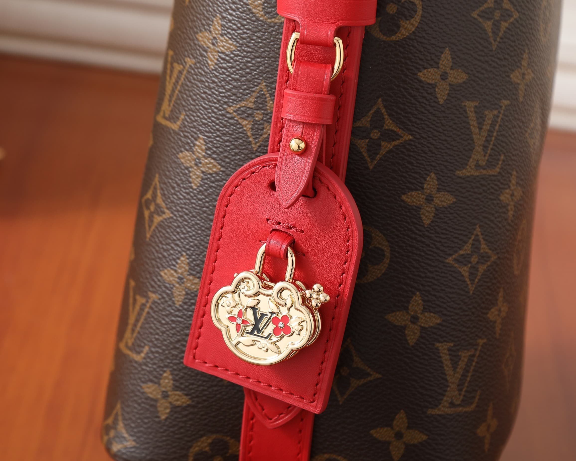 L X V ALL-IN BB M28317 Size:16x18x12cm