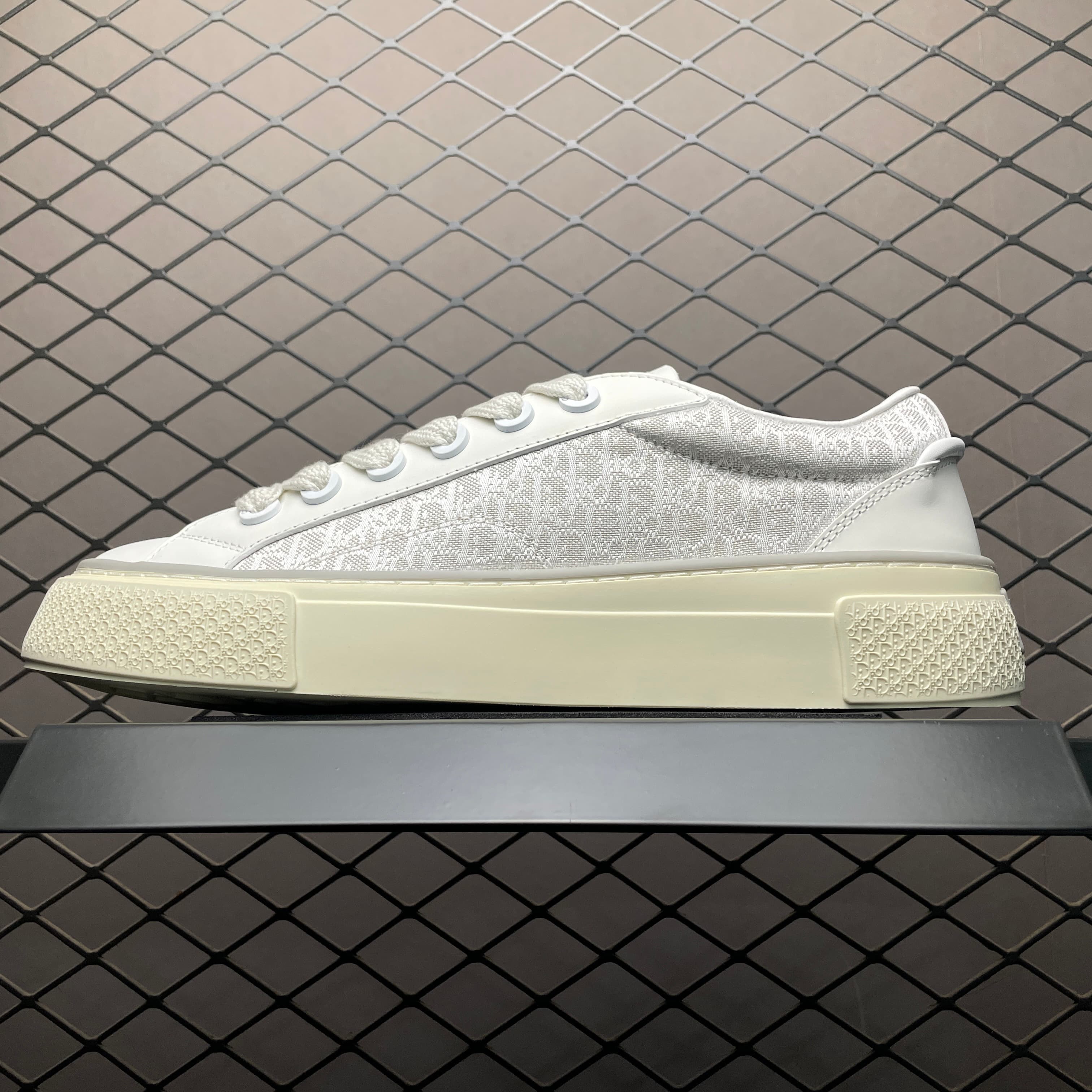 DR x DT B33 Sneaker