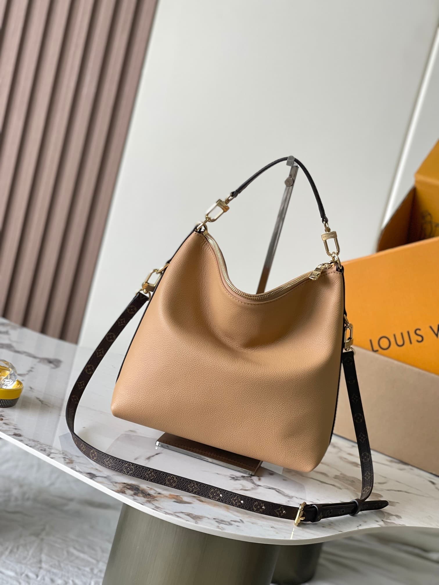 L X V MULTIPASS M28029 Size:30x26x10cm