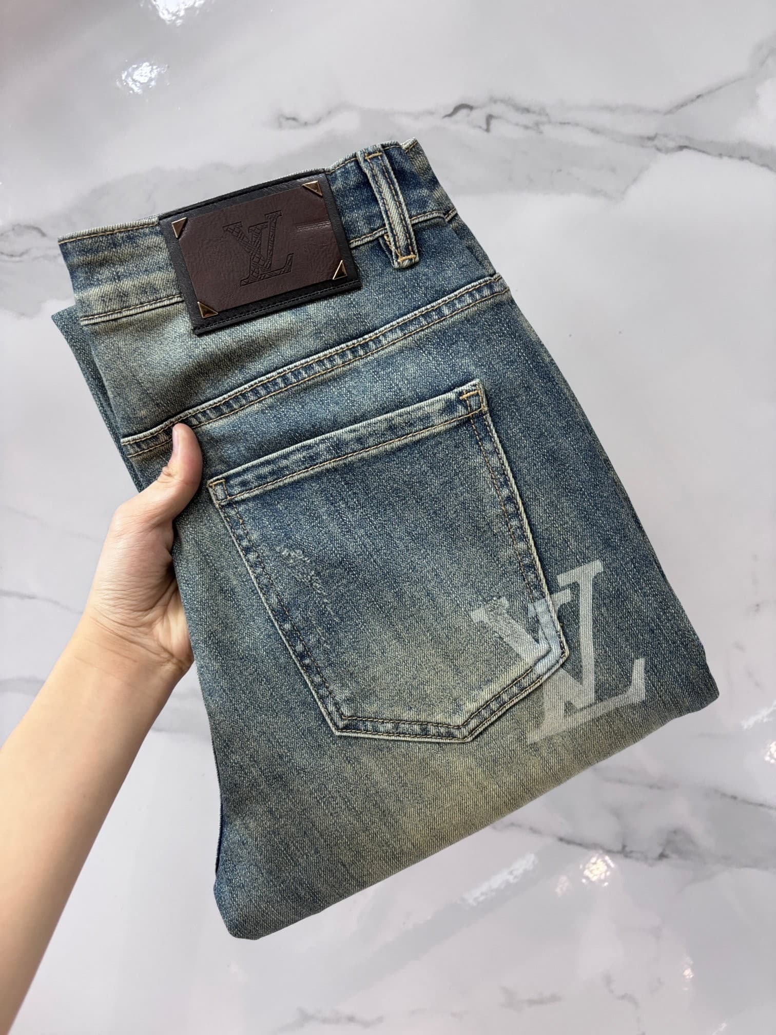 L X V Jeans