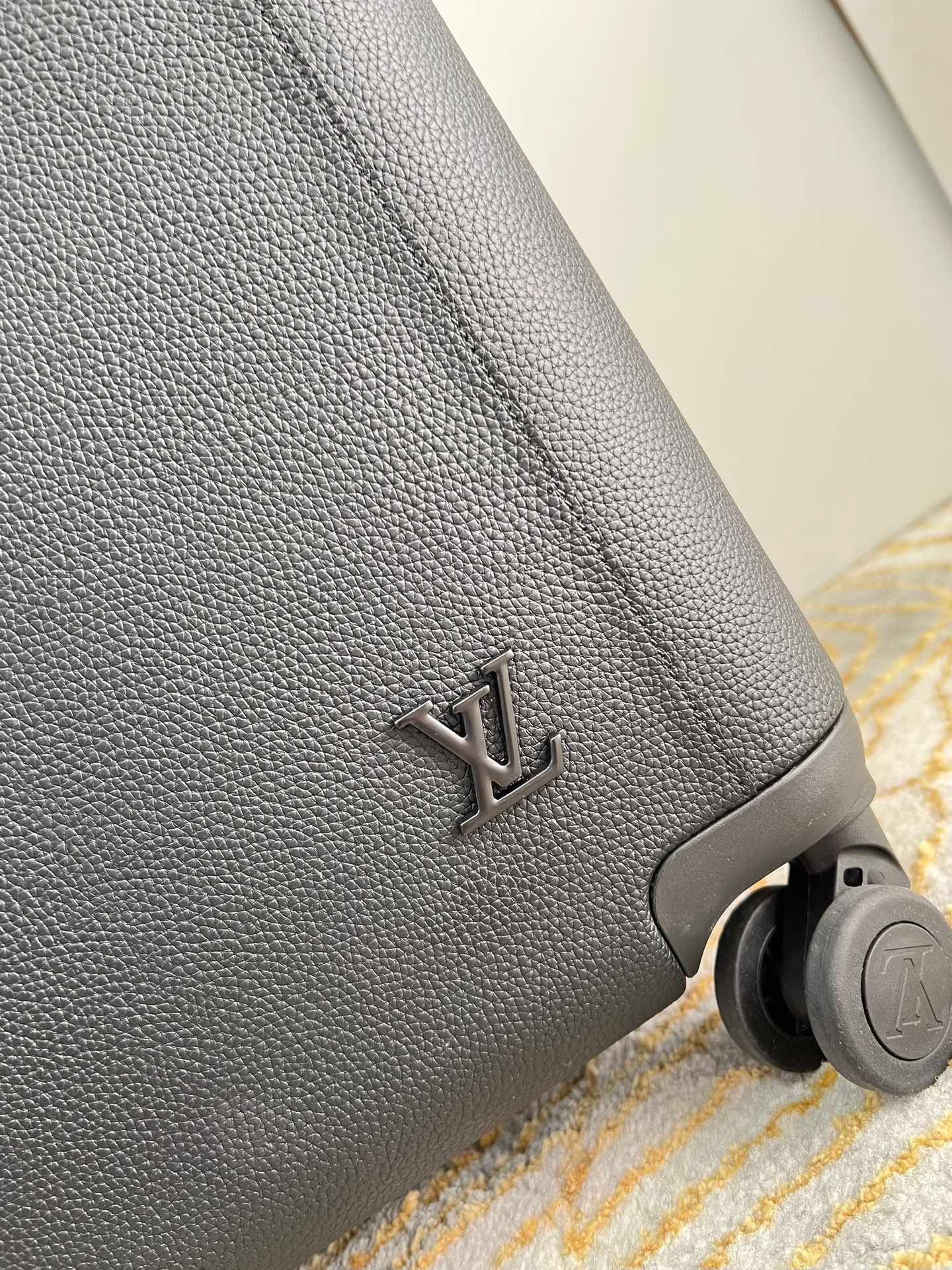 L X V Suitcase Size:55x38x21cm