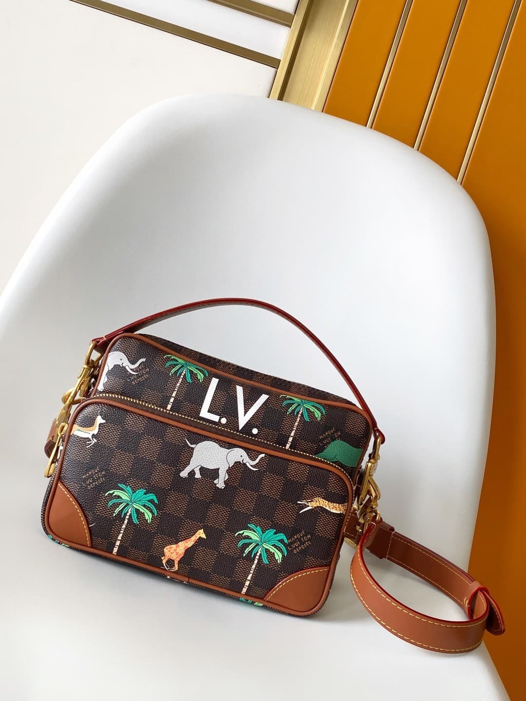 L X V X THE DARJELING LIMITED M14016 Size:25x17.5x11cm