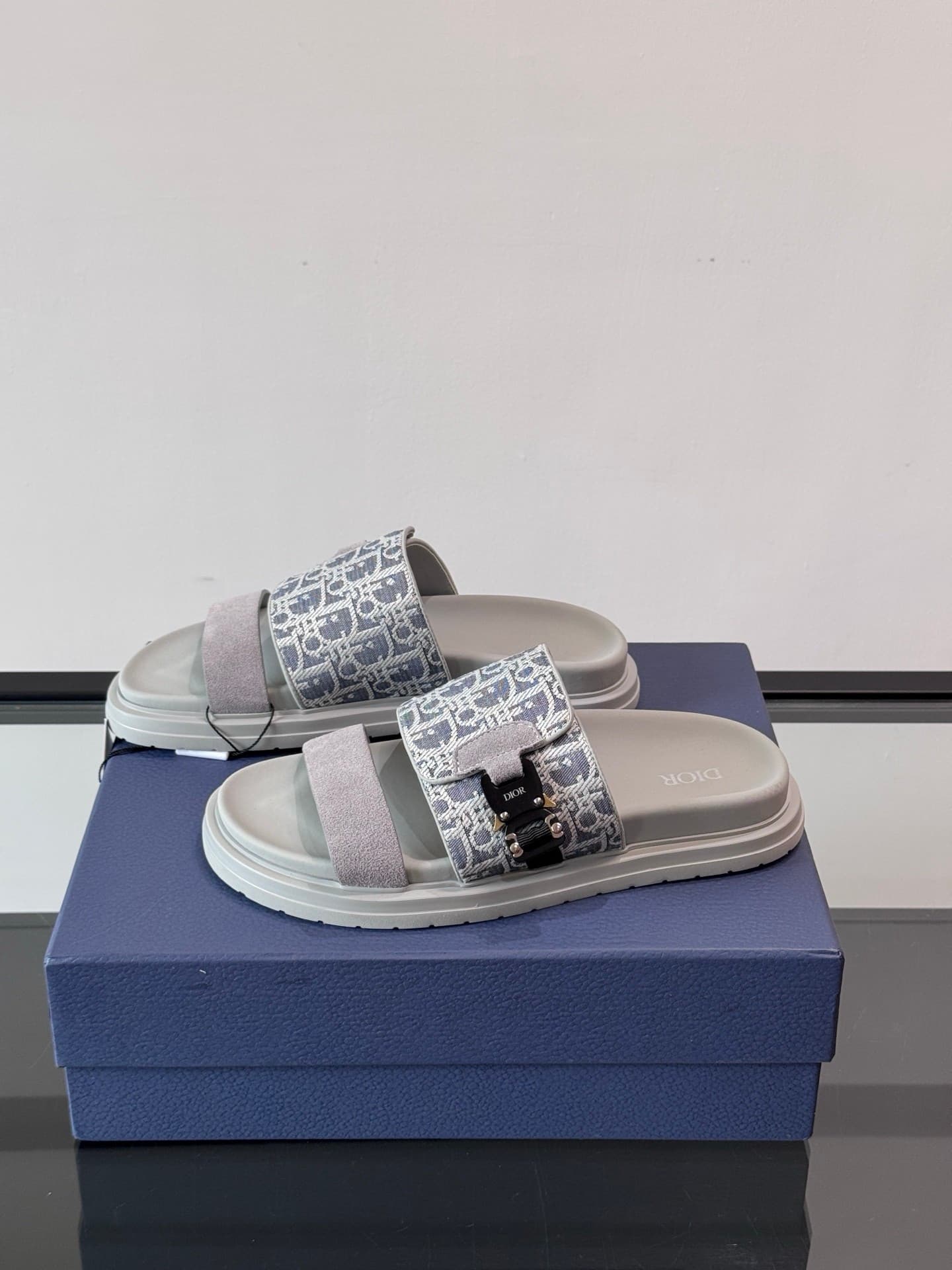 DR Men's slippers(Multiple colors)