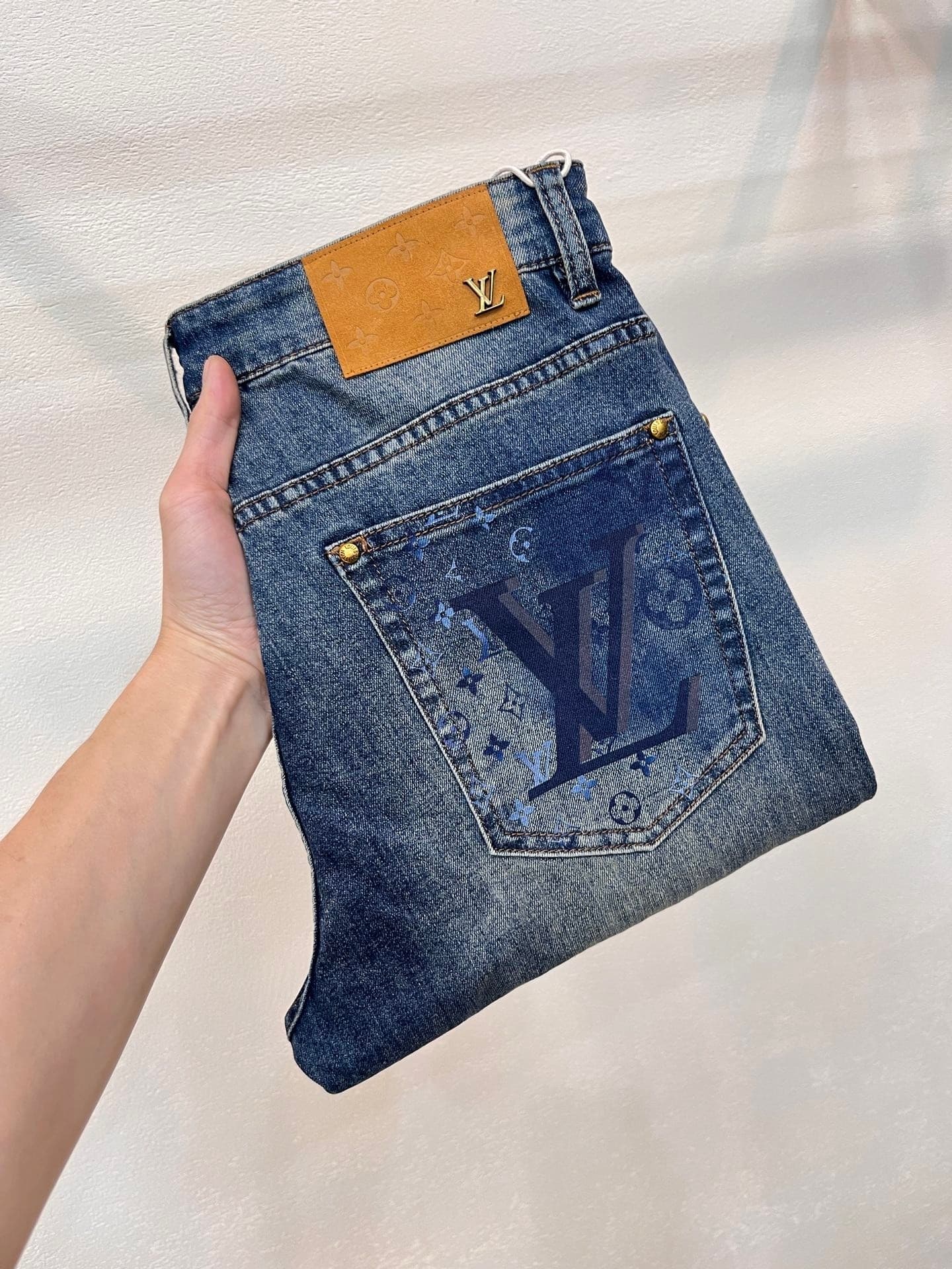 L X V Jeans