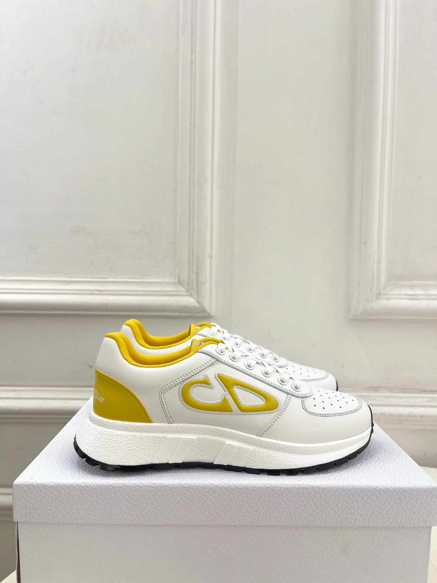 DR sneaker