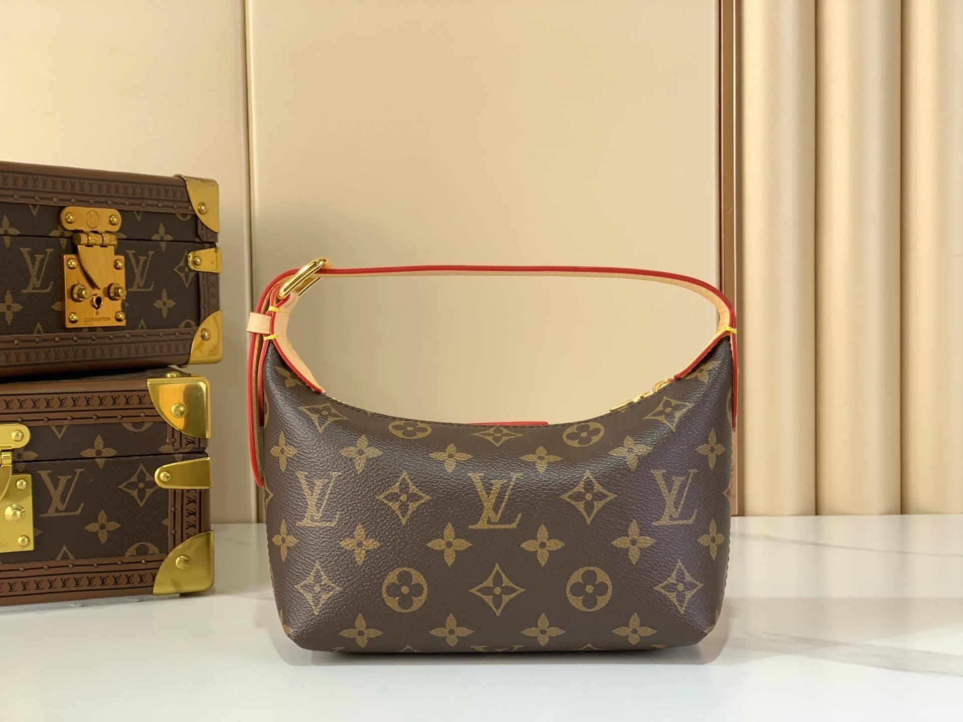 L X V POCHETTE HILLS M27509 18.5x11x6.5cm