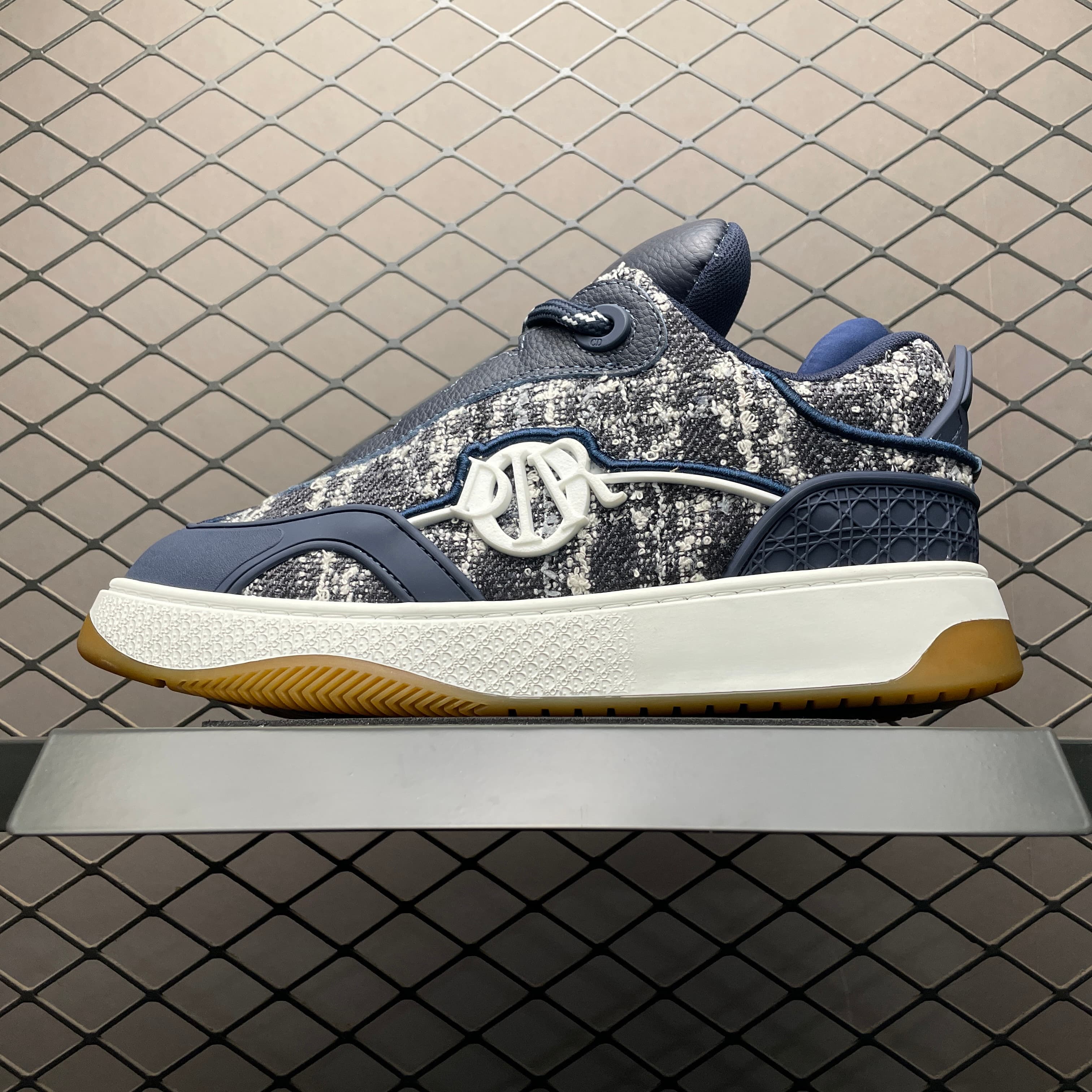 DR B9S Sneakers