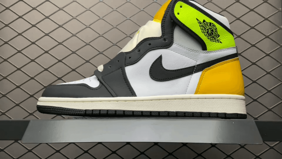 JRD1 White Black Volt University Gold 555088-118
