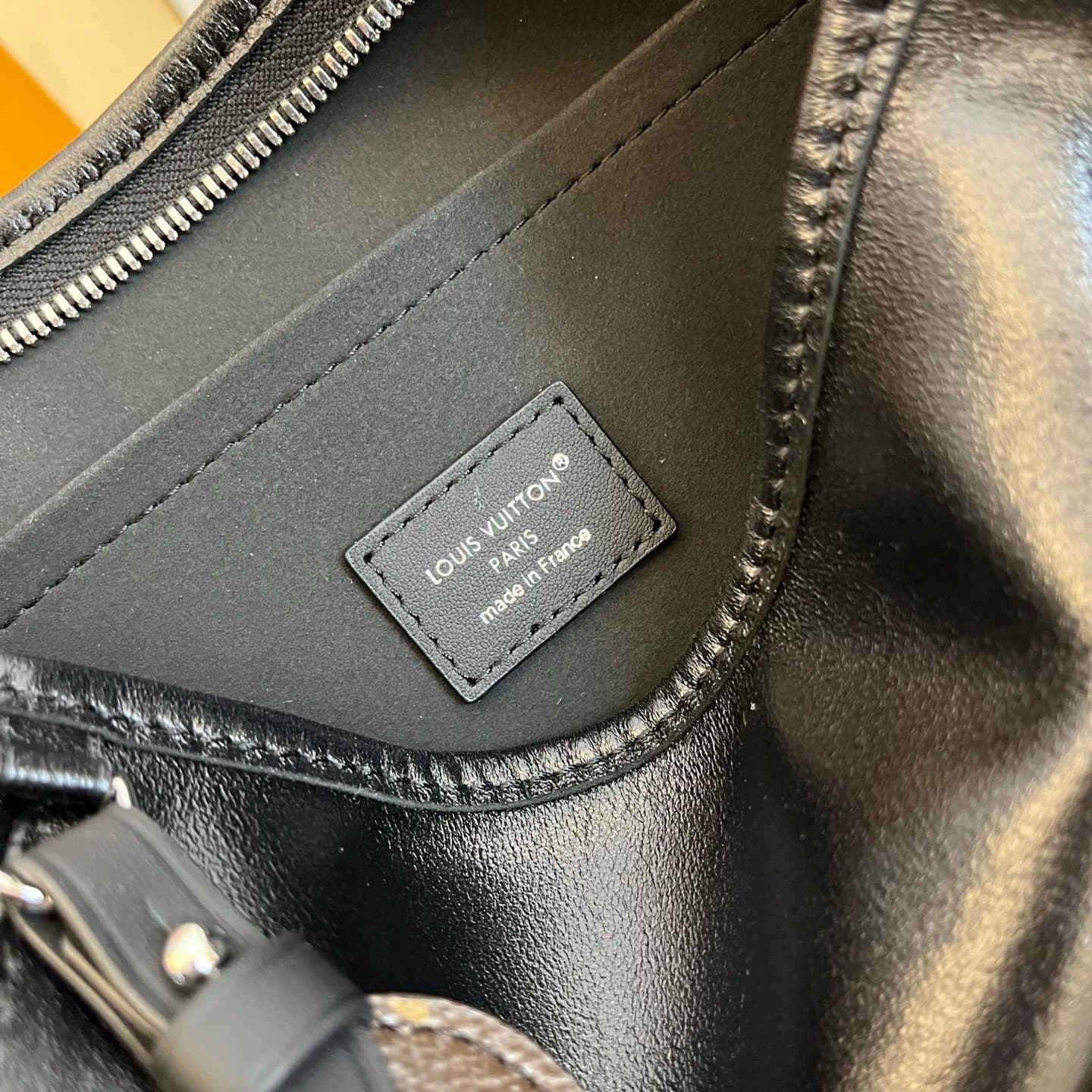 L X V Carryall East West M28160 36x19x0.5cm
