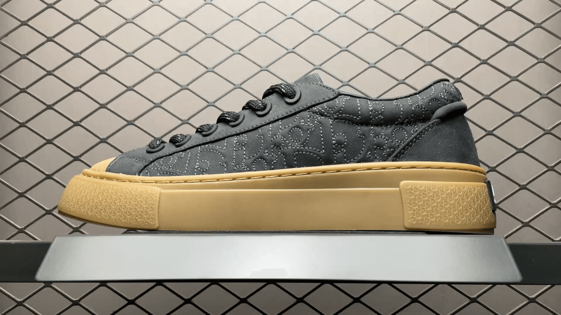 DR B33 Sneaker