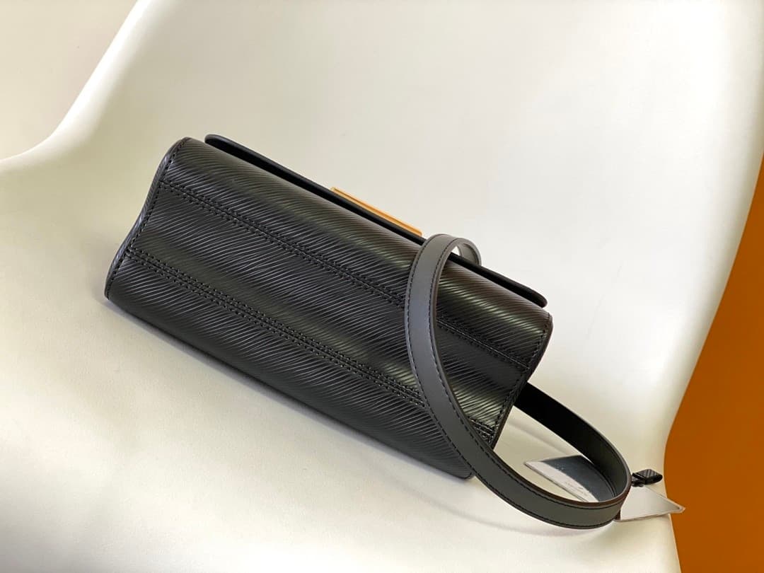 L X V Twist bags23x17x9.5cm