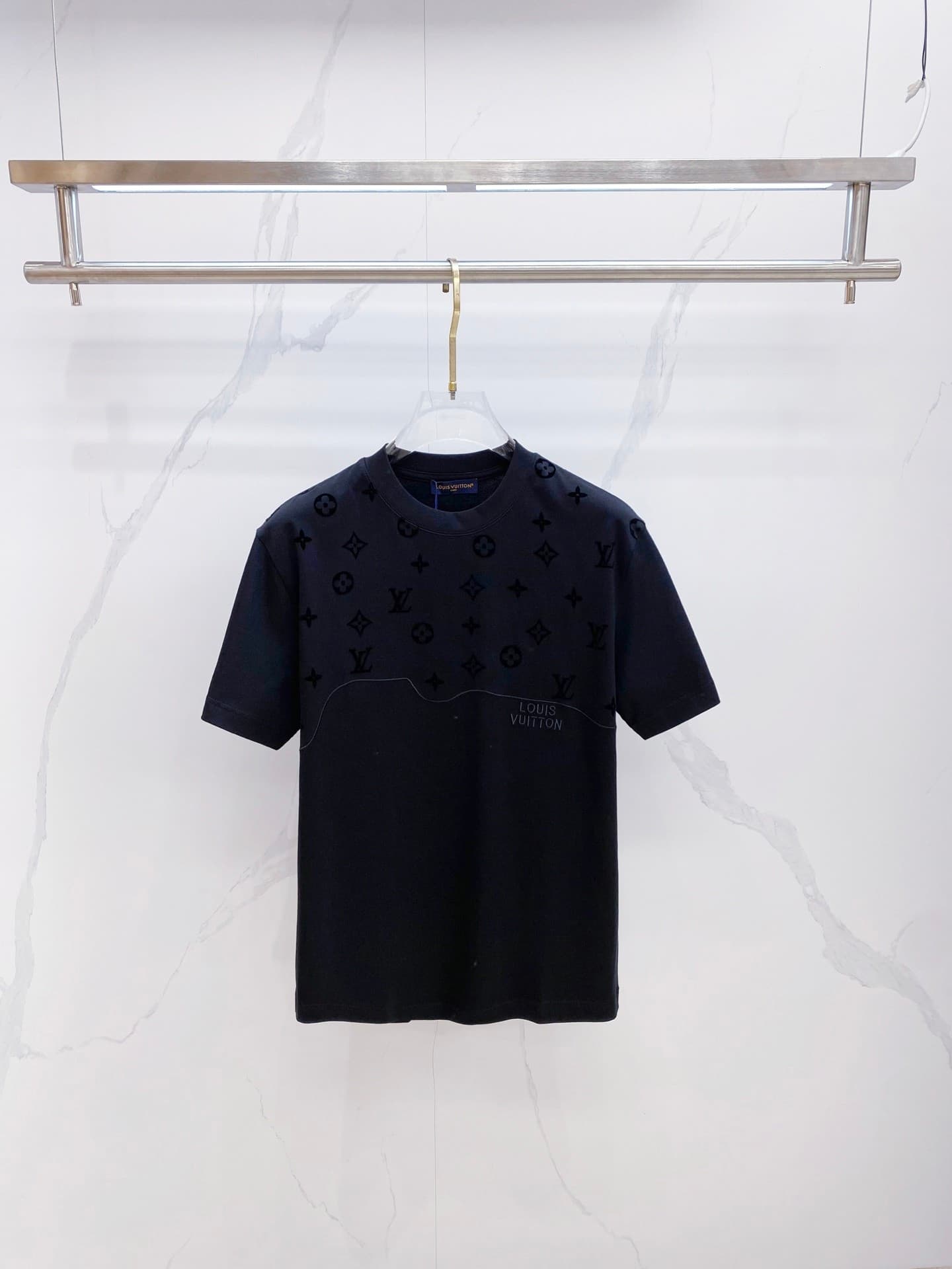 L X V T-shirt