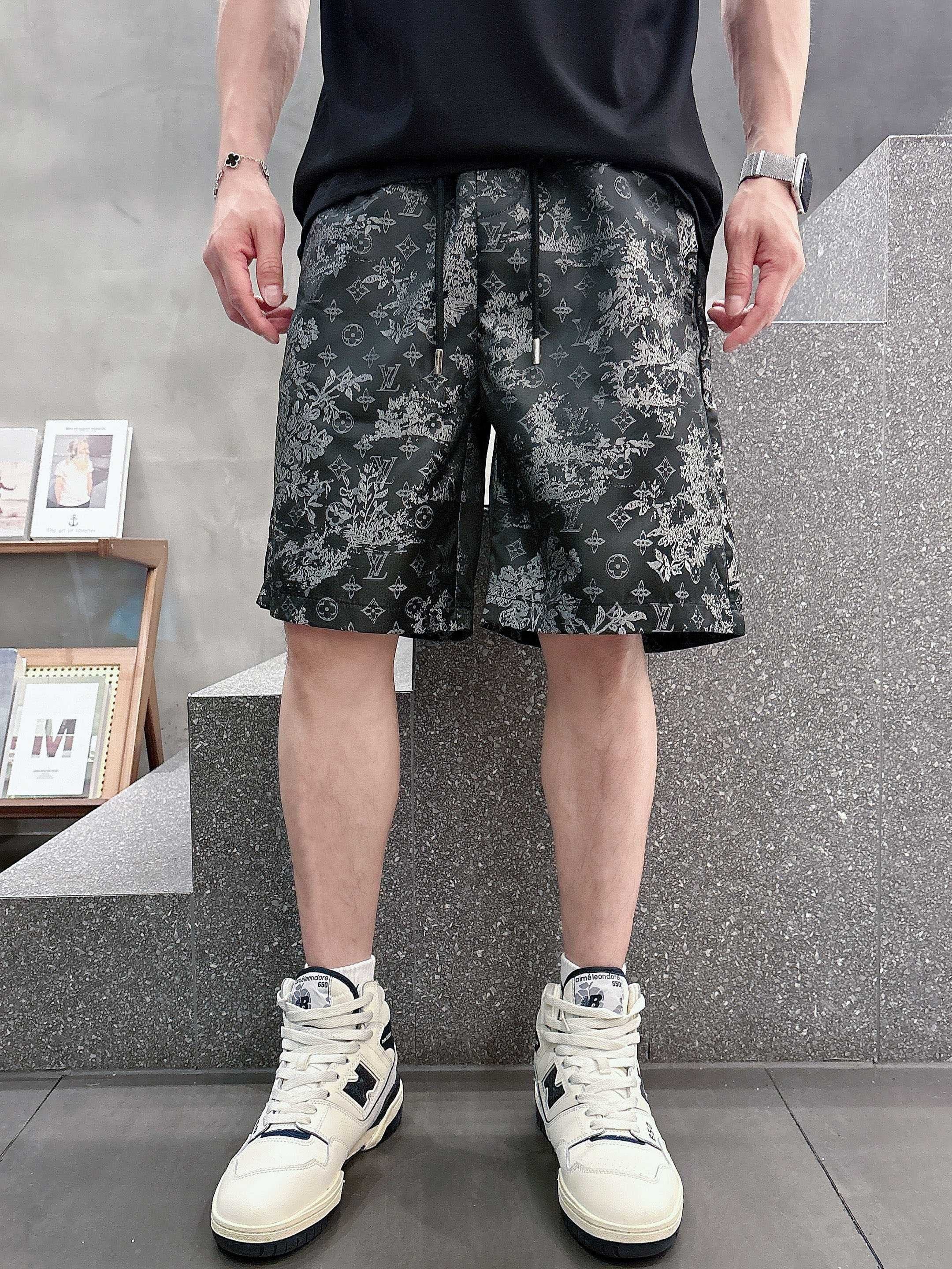 L X V Shorts