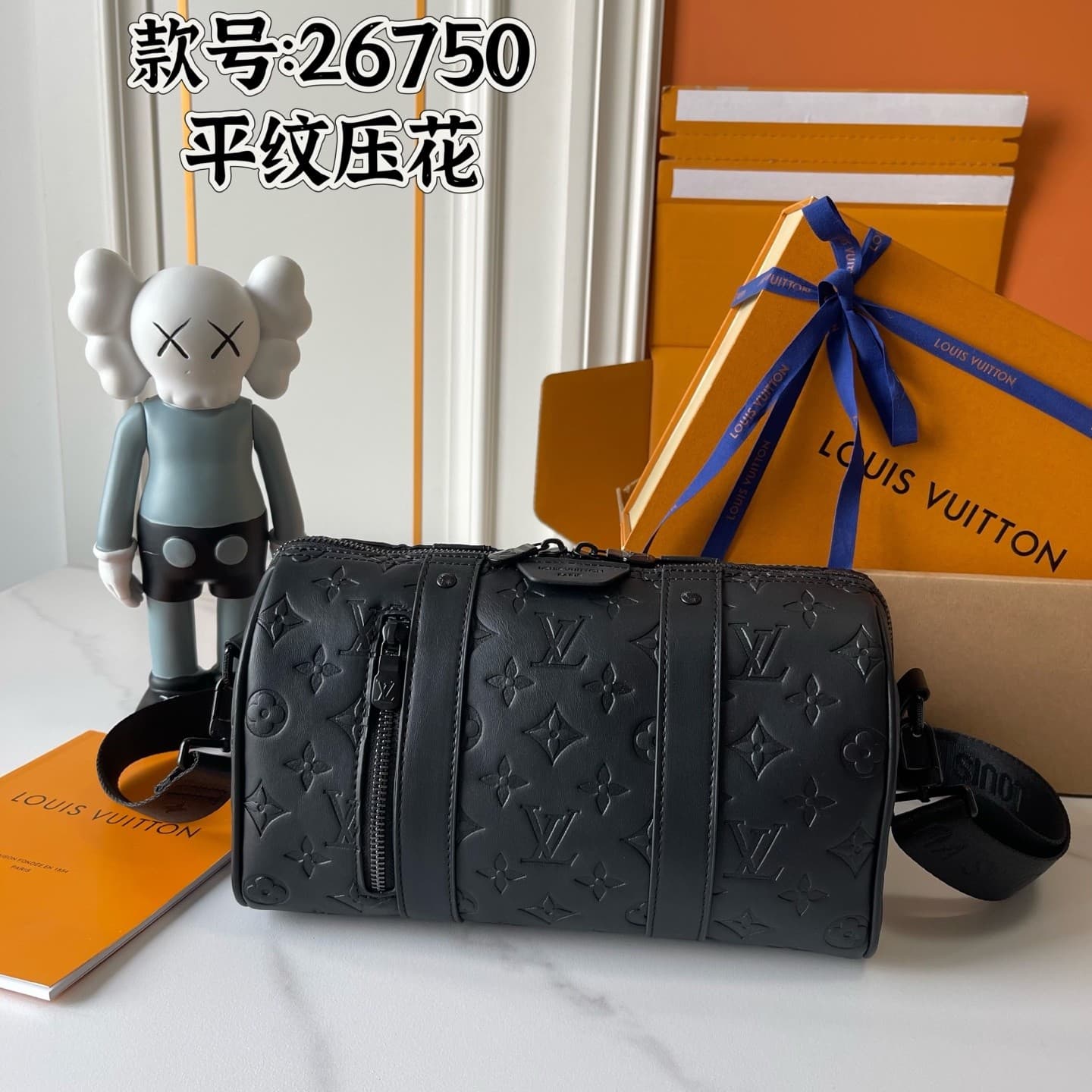 L X V Keepall Travelling bag M26750 27x17x13cm