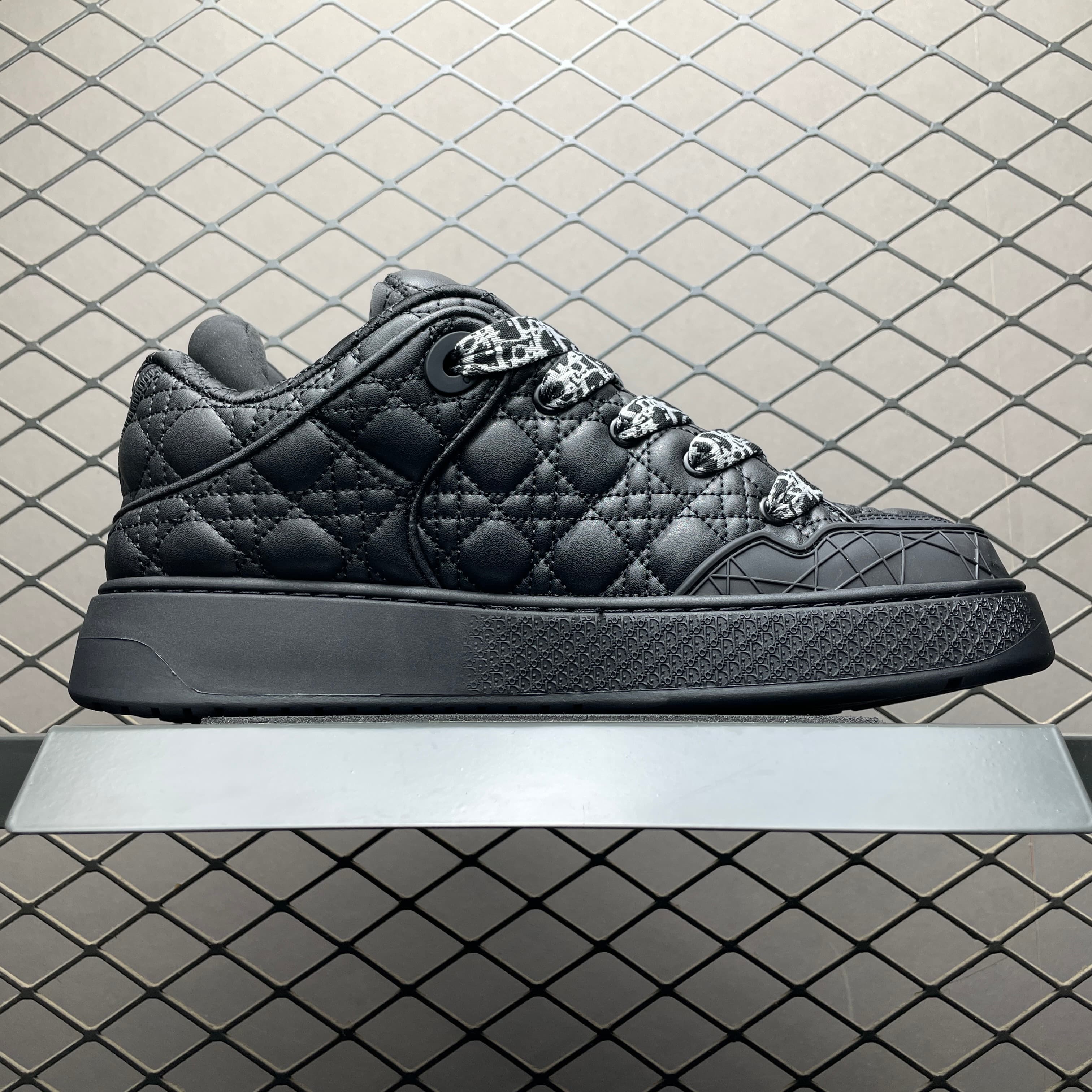 DR B9S Sneaker